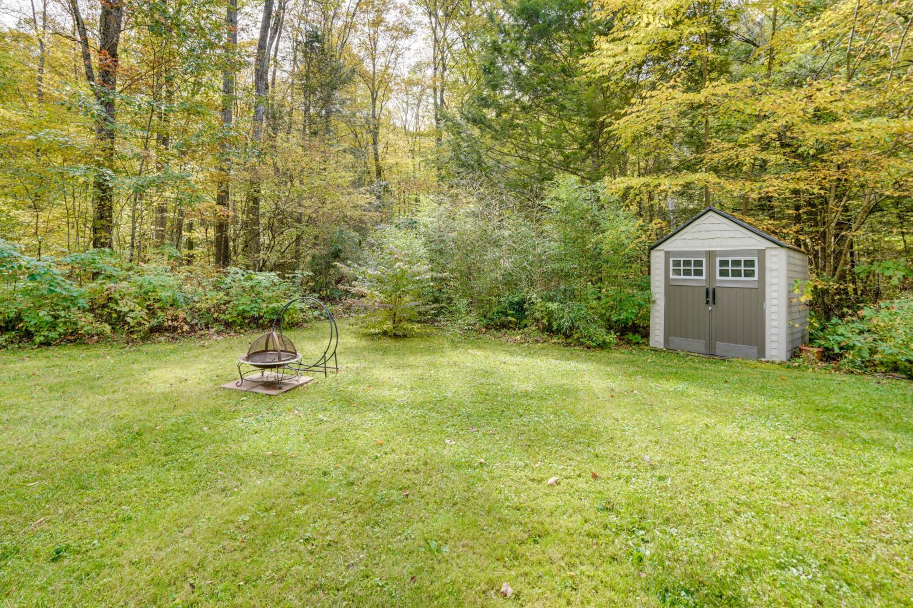 Secluded Family Getaway with On-Site Creek in Hawley