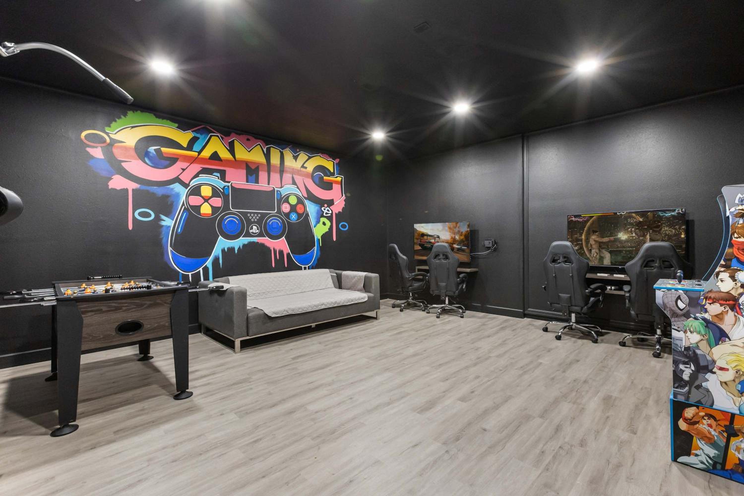 Family Fun Villa w Pool Hot Tub & Game Room