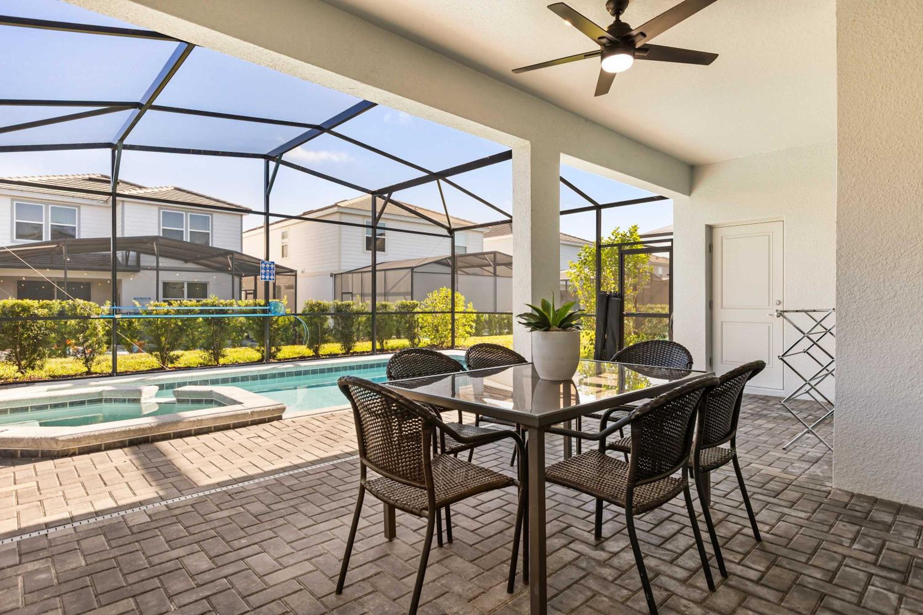 Family Fun Villa w Pool Hot Tub & Game Room