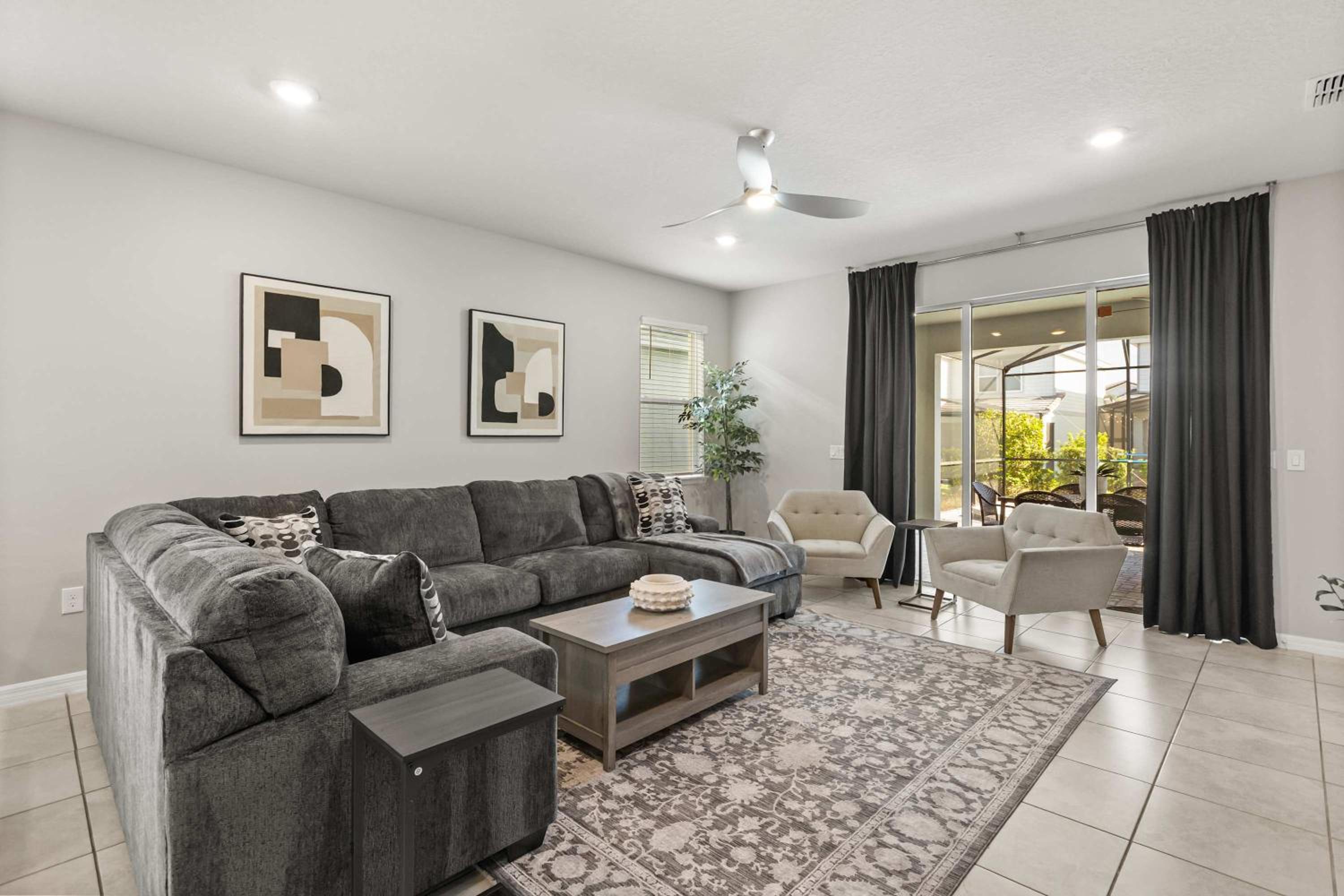 Family Fun Villa w Pool Hot Tub & Game Room