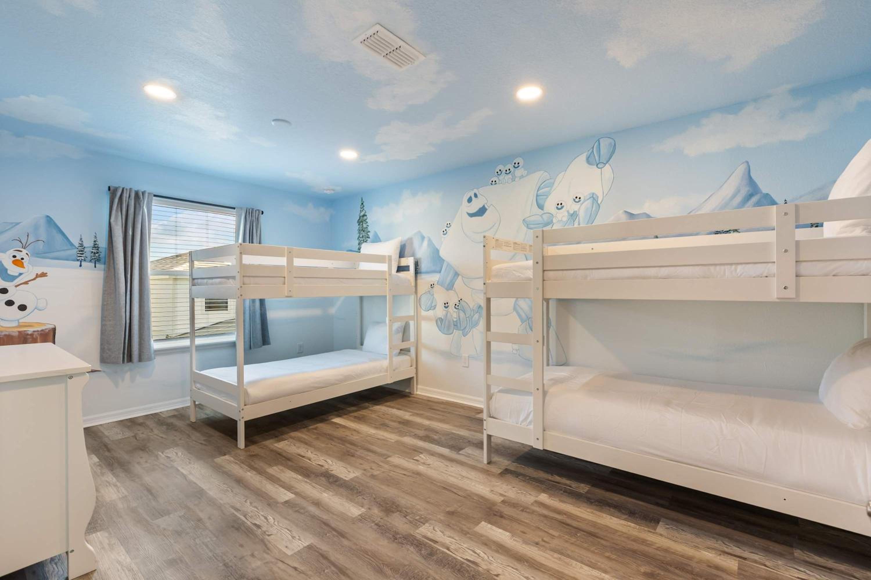 Family Fun Villa w Pool Hot Tub & Game Room