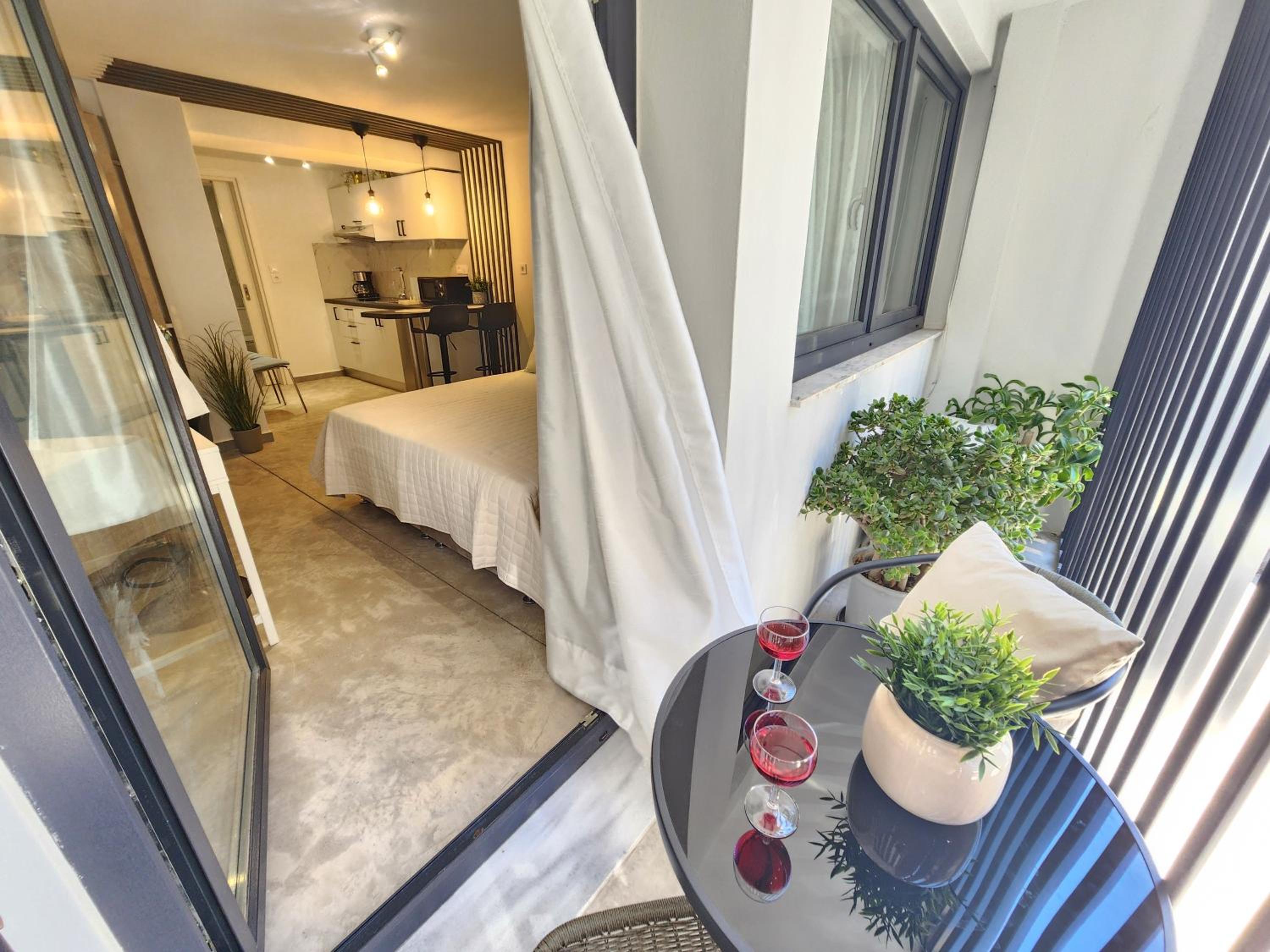 Miracle Luxury Suites