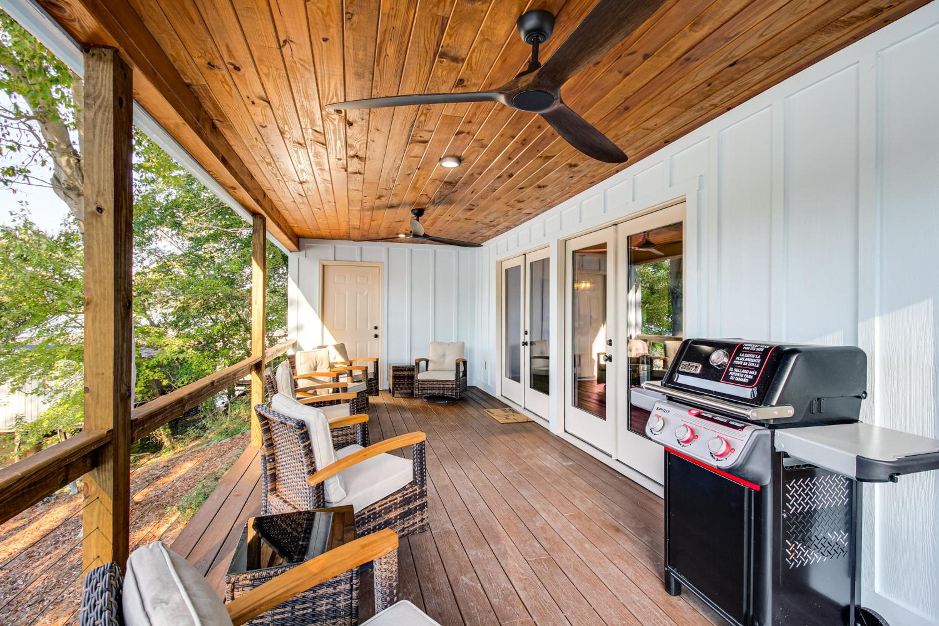Less Than 1 Mi to Boat Launch Home with Dock in Scottsboro