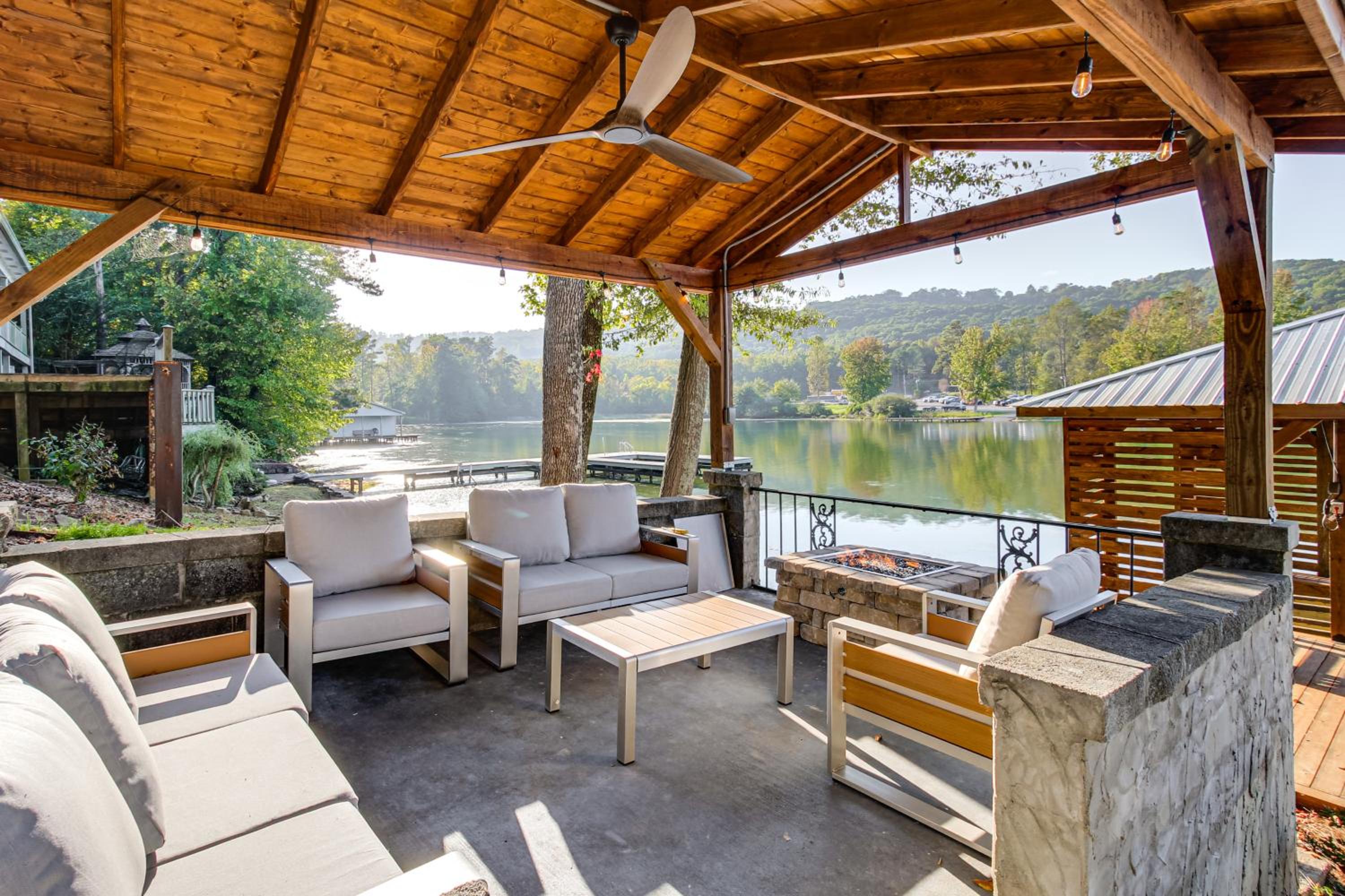 Less Than 1 Mi to Boat Launch Home with Dock in Scottsboro