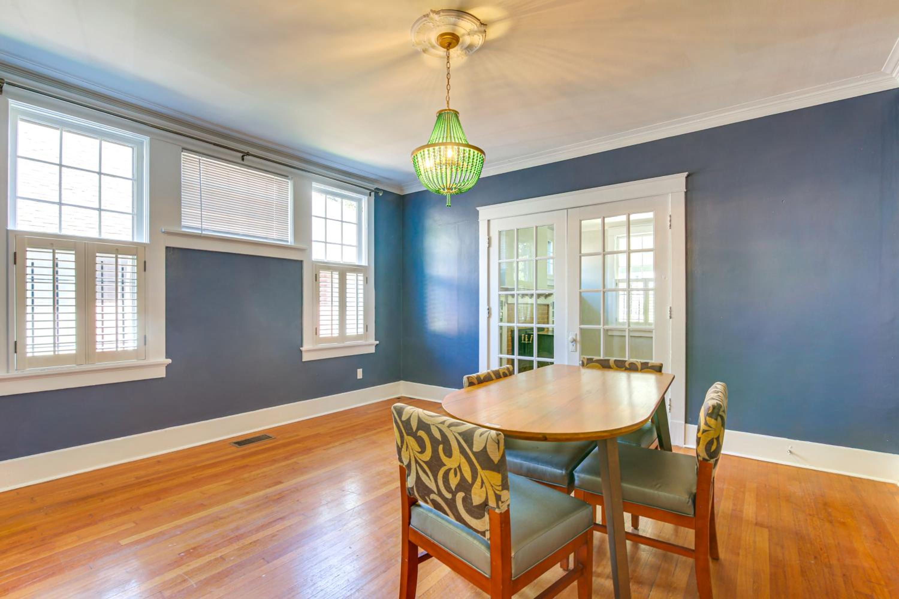Midtown Duplex 1 Mi to Memphis Zoo and Overton Park!