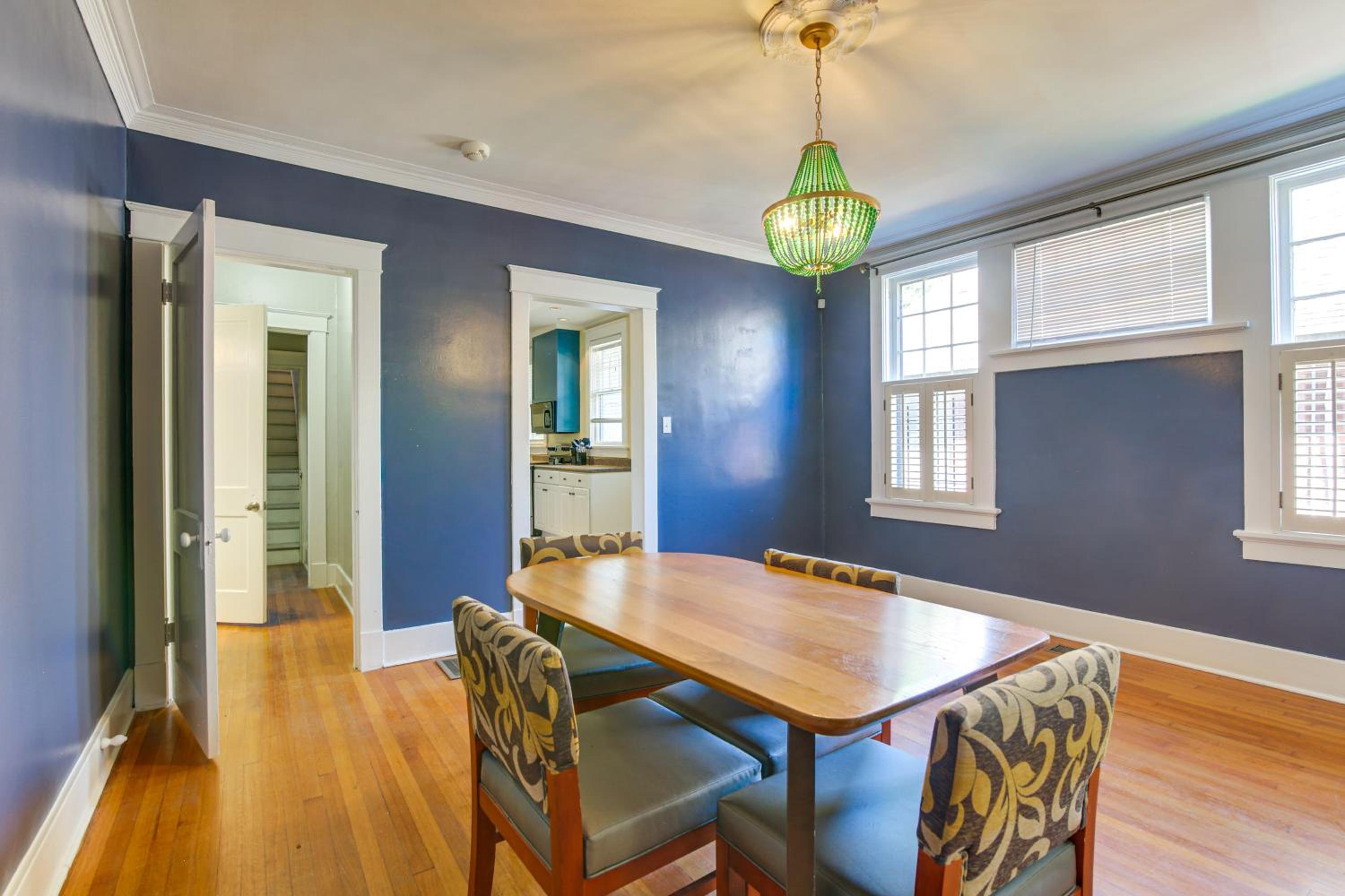 Midtown Duplex 1 Mi to Memphis Zoo and Overton Park!