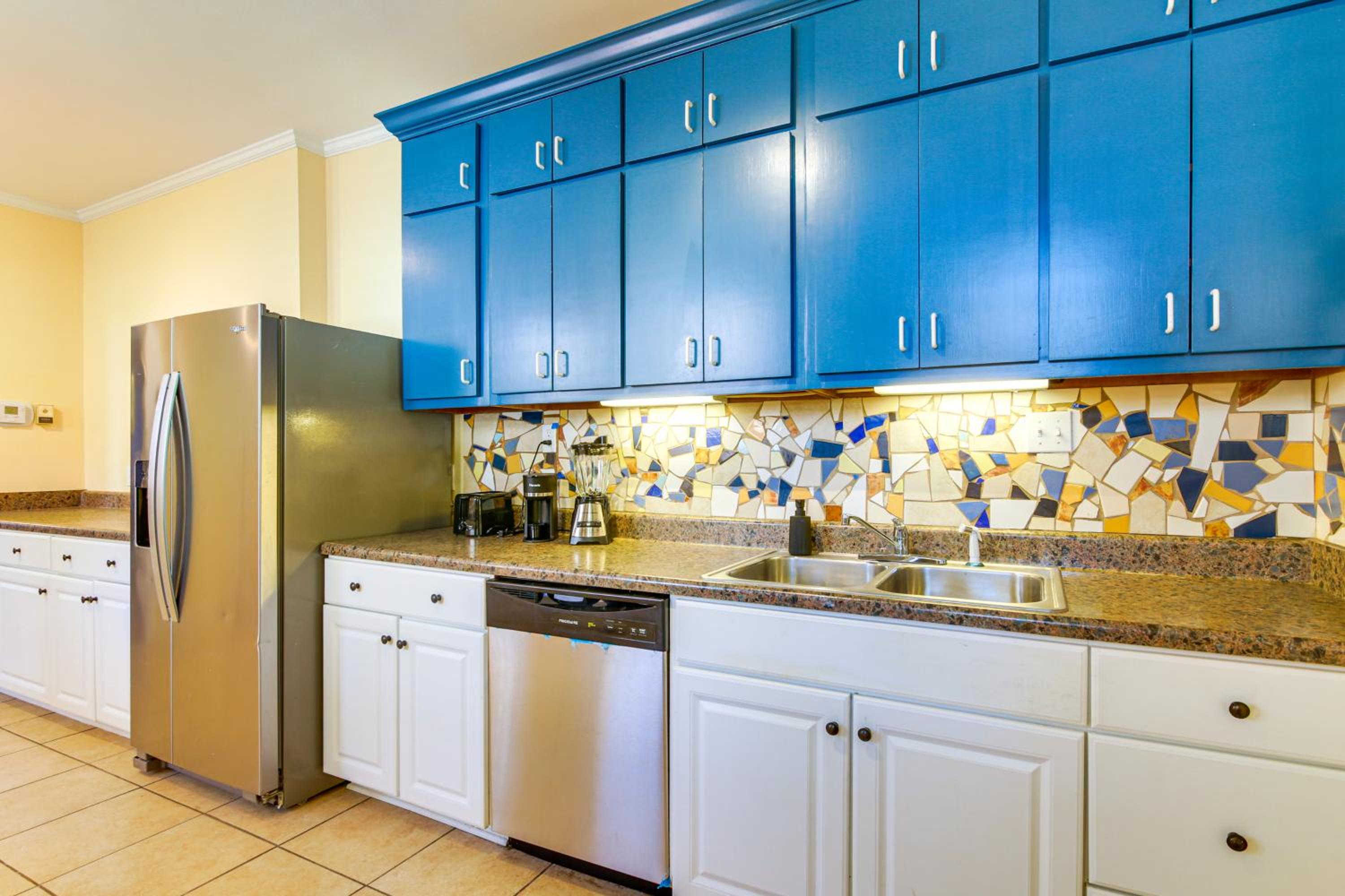 Midtown Duplex 1 Mi to Memphis Zoo and Overton Park!