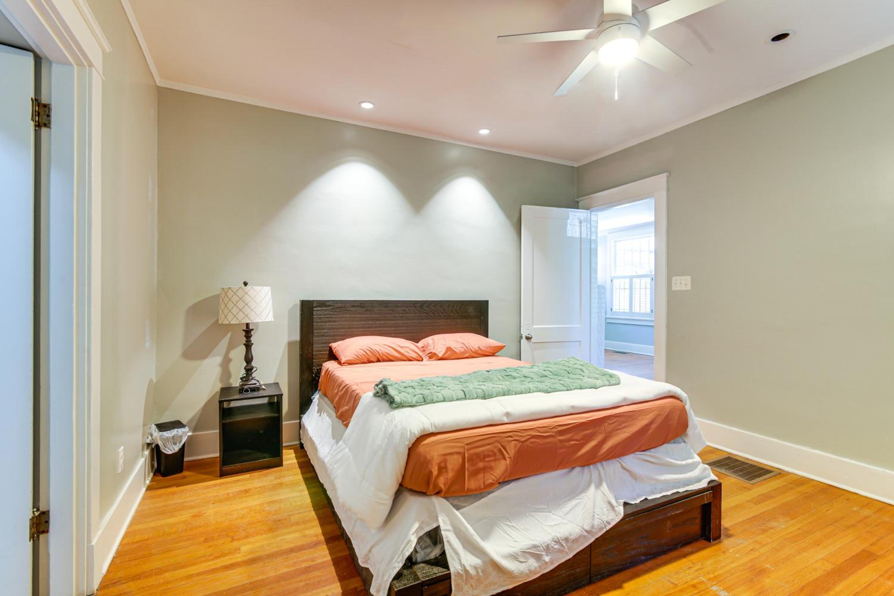 Midtown Duplex 1 Mi to Memphis Zoo and Overton Park!