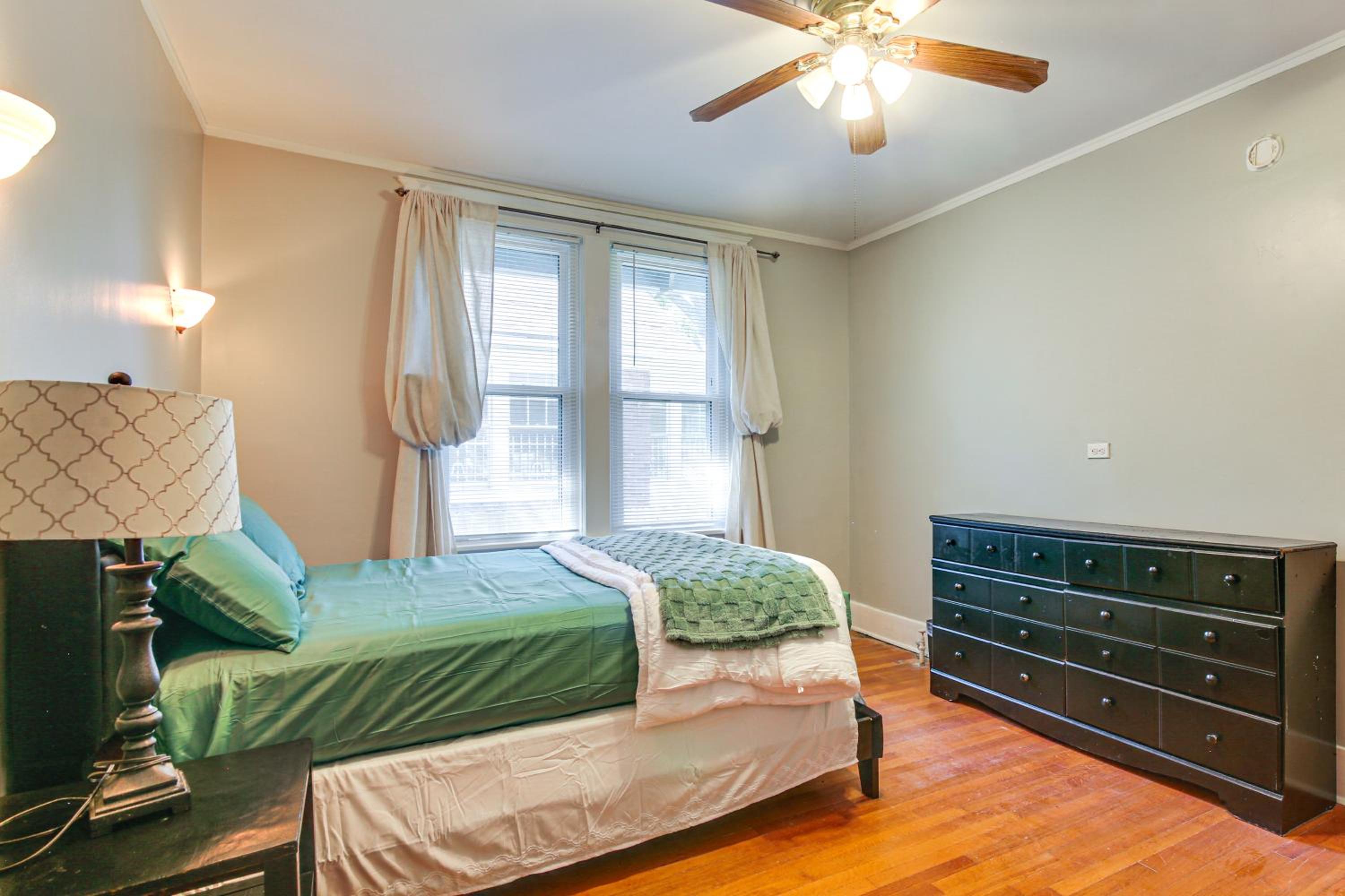 Midtown Duplex 1 Mi to Memphis Zoo and Overton Park!