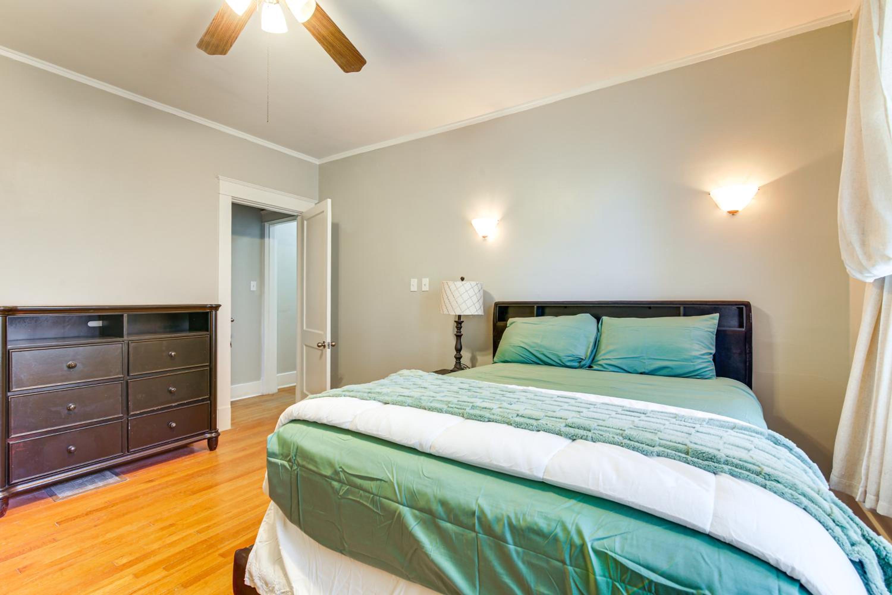 Midtown Duplex 1 Mi to Memphis Zoo and Overton Park!