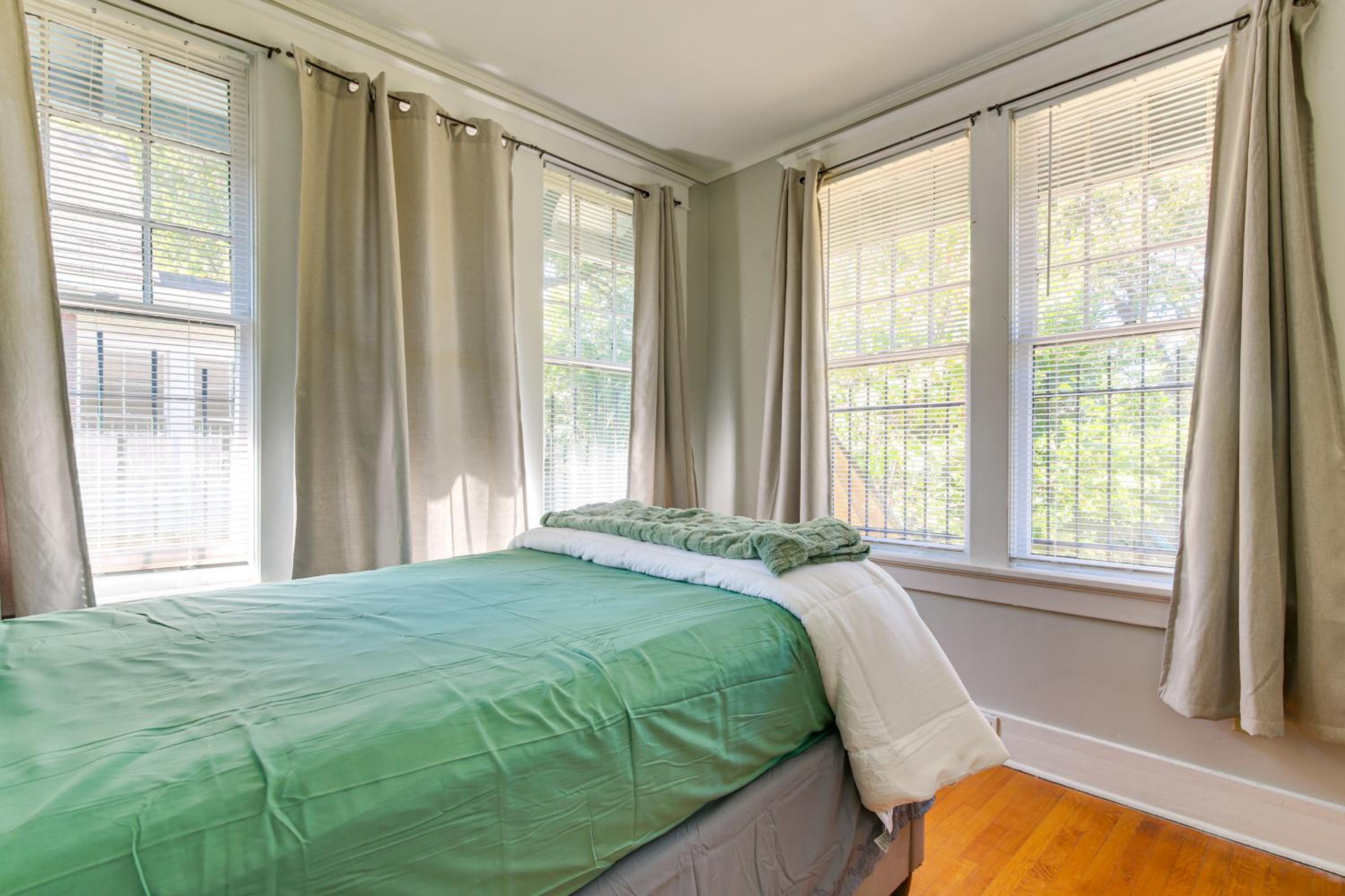 Midtown Duplex 1 Mi to Memphis Zoo and Overton Park!