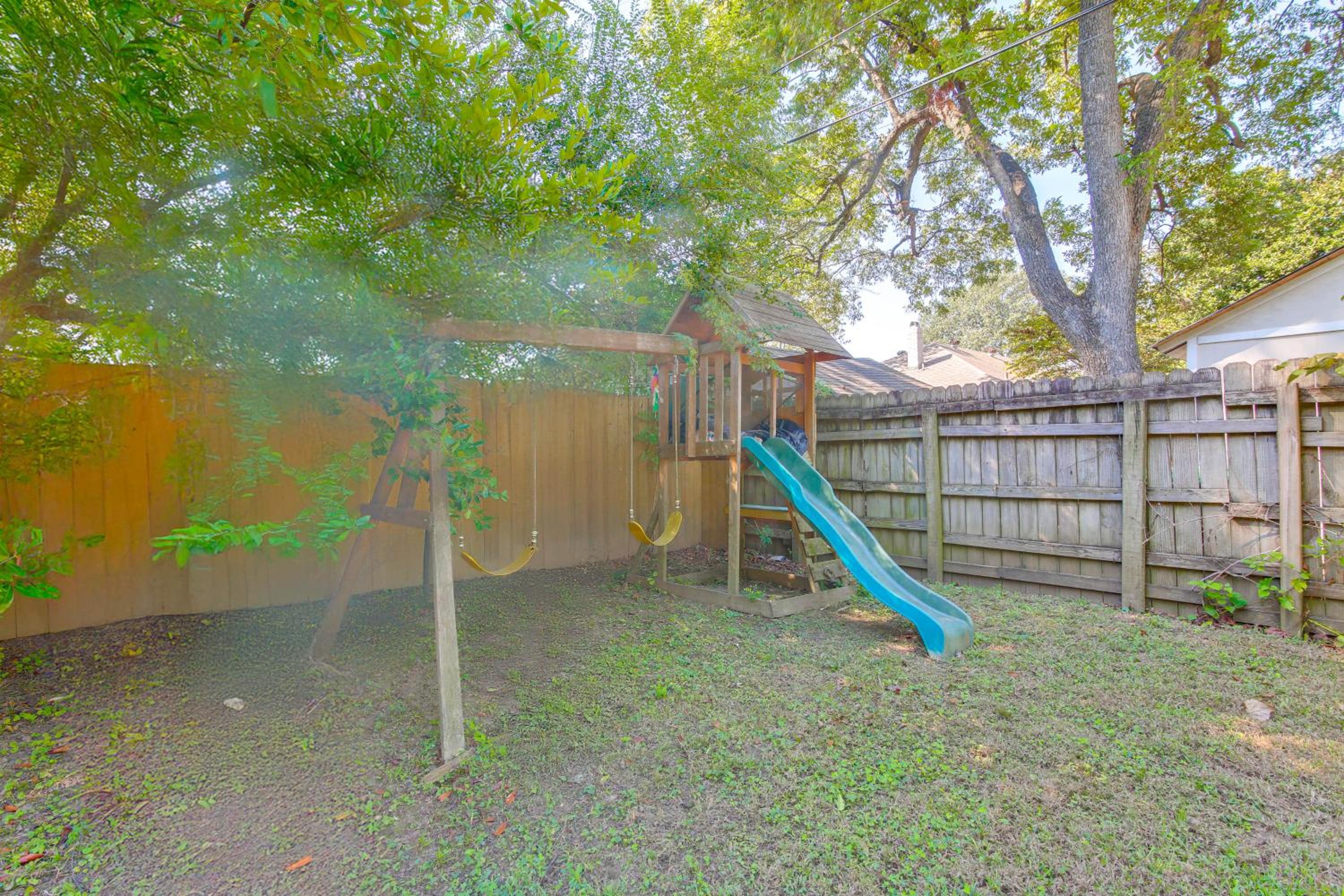 Midtown Duplex 1 Mi to Memphis Zoo and Overton Park!