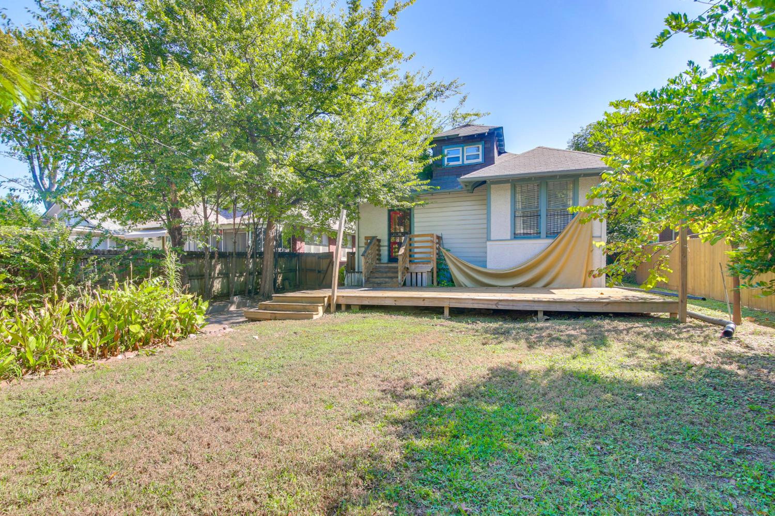 Midtown Duplex 1 Mi to Memphis Zoo and Overton Park!