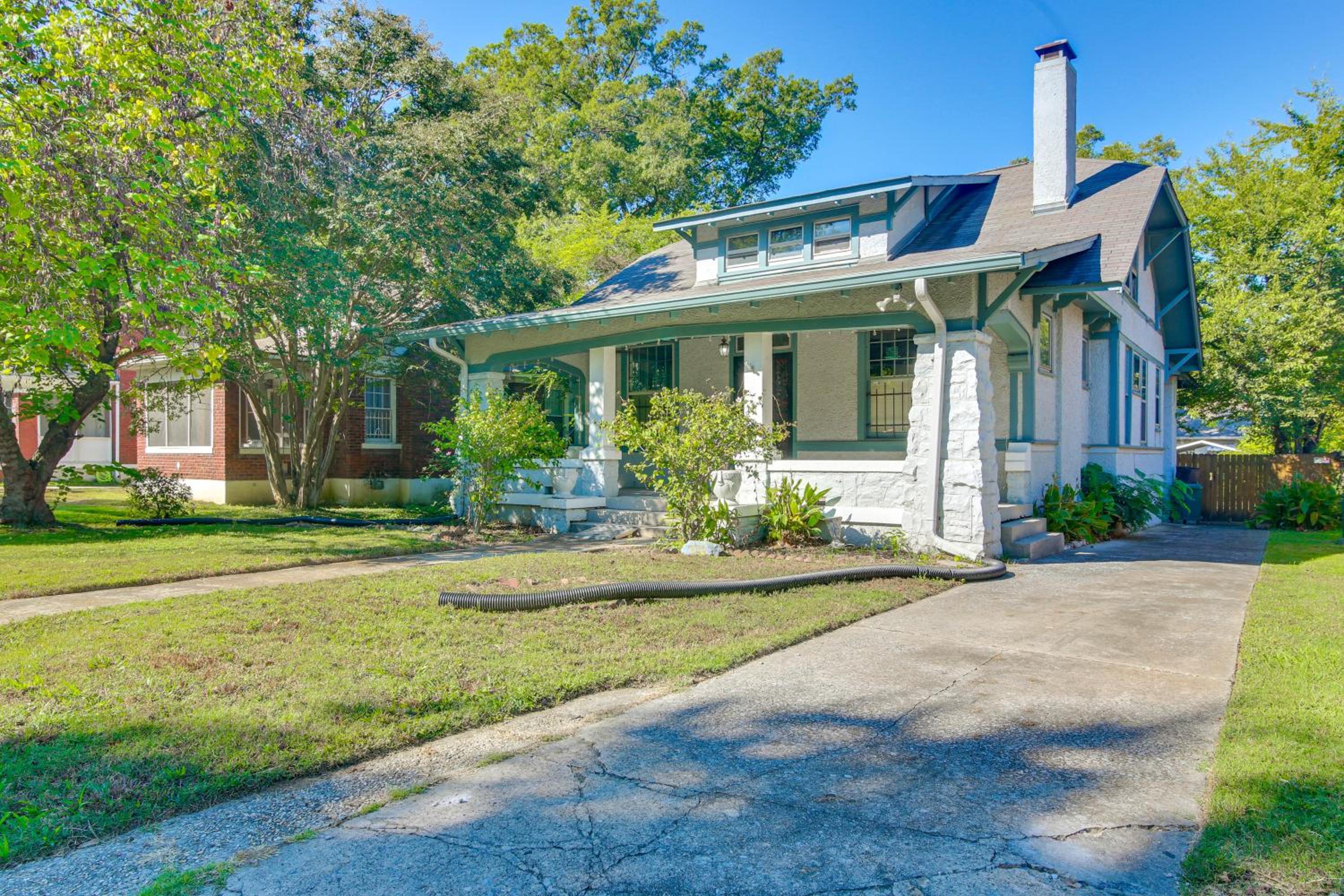 Midtown Duplex 1 Mi to Memphis Zoo and Overton Park!