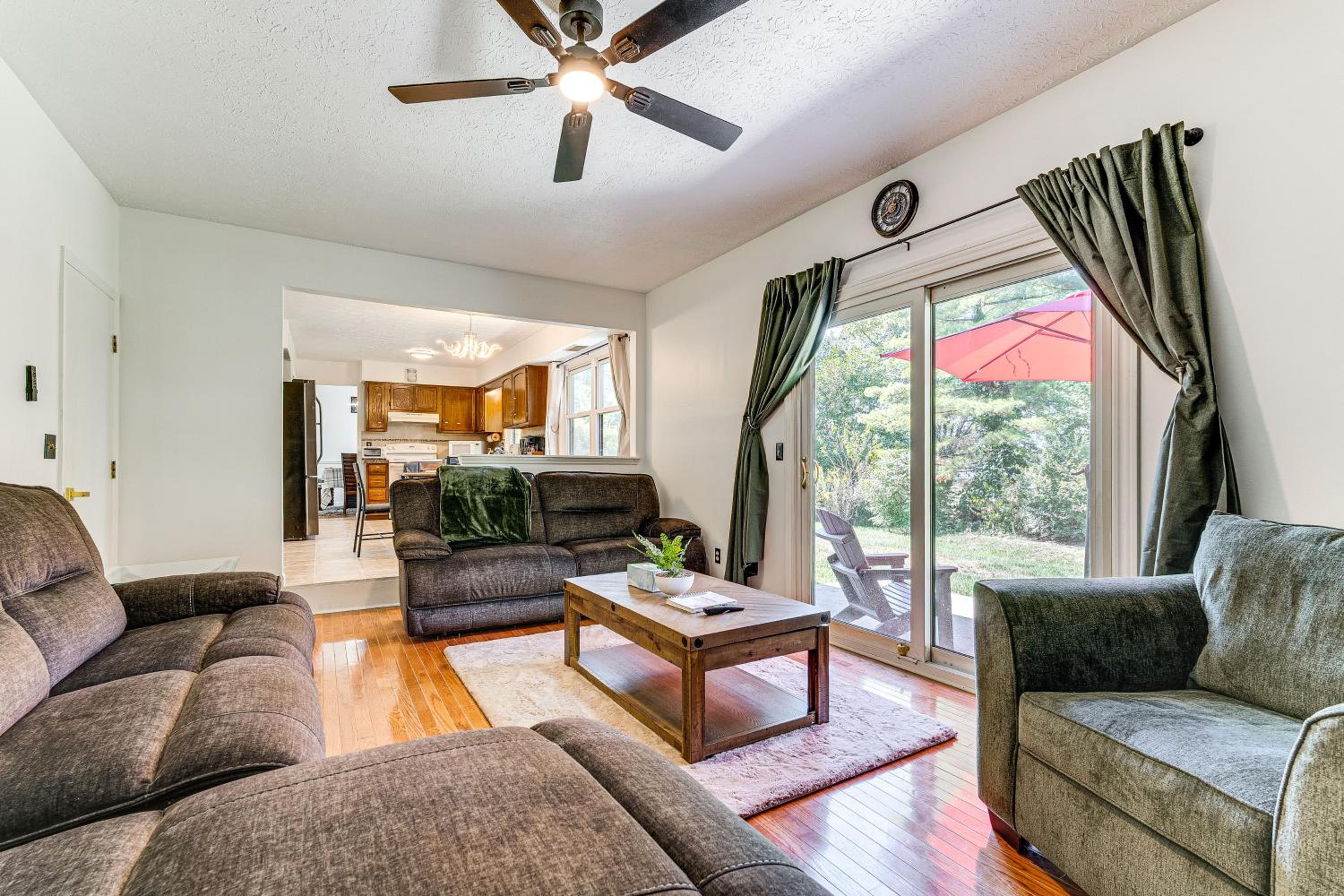 Shop, Golf and Explore Home 14 Mi to Columbus!