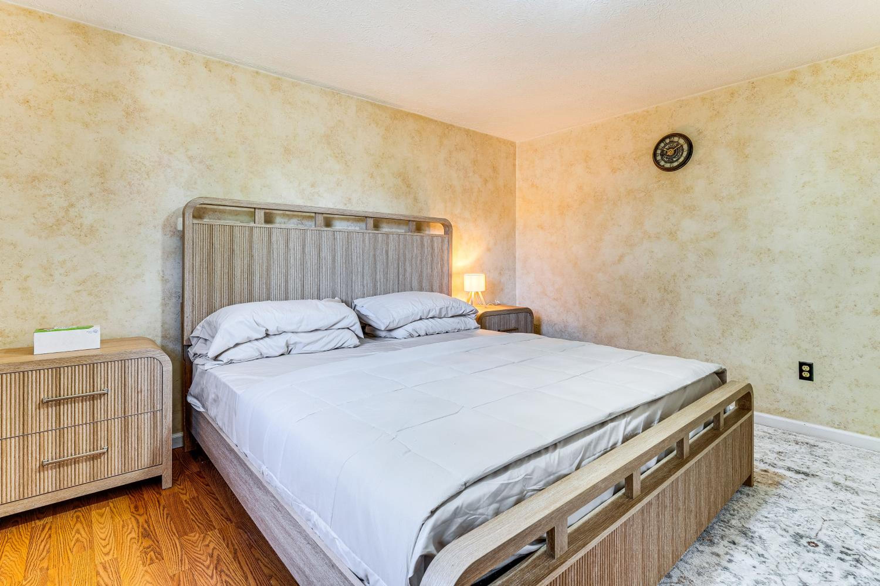 Shop, Golf and Explore Home 14 Mi to Columbus!