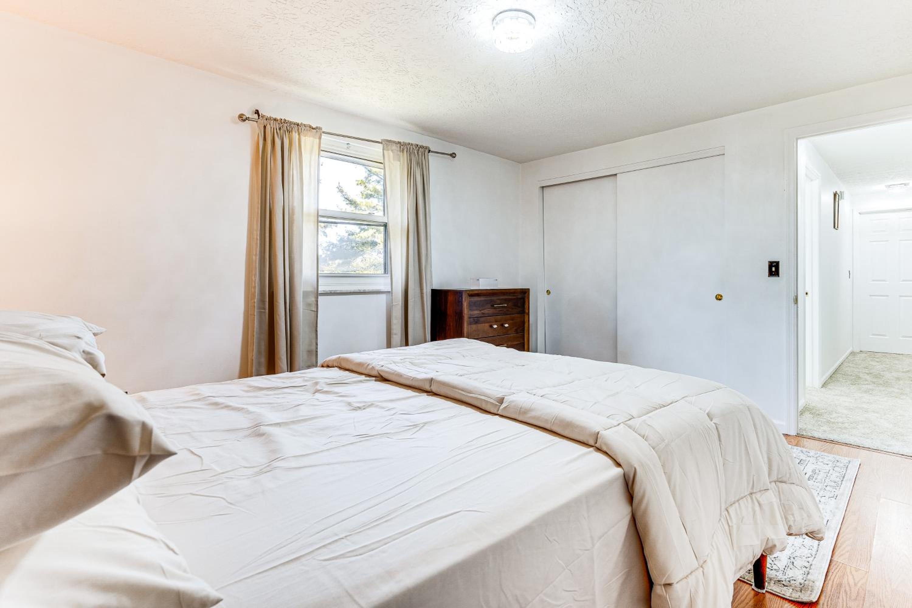 Shop, Golf and Explore Home 14 Mi to Columbus!