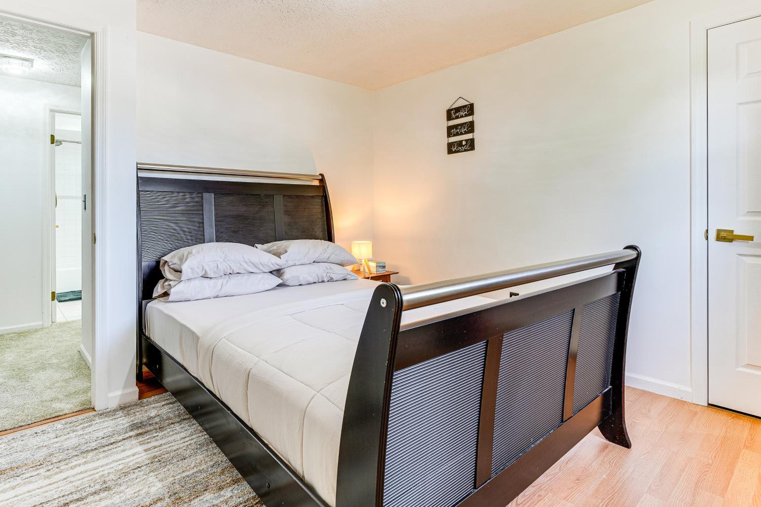 Shop, Golf and Explore Home 14 Mi to Columbus!