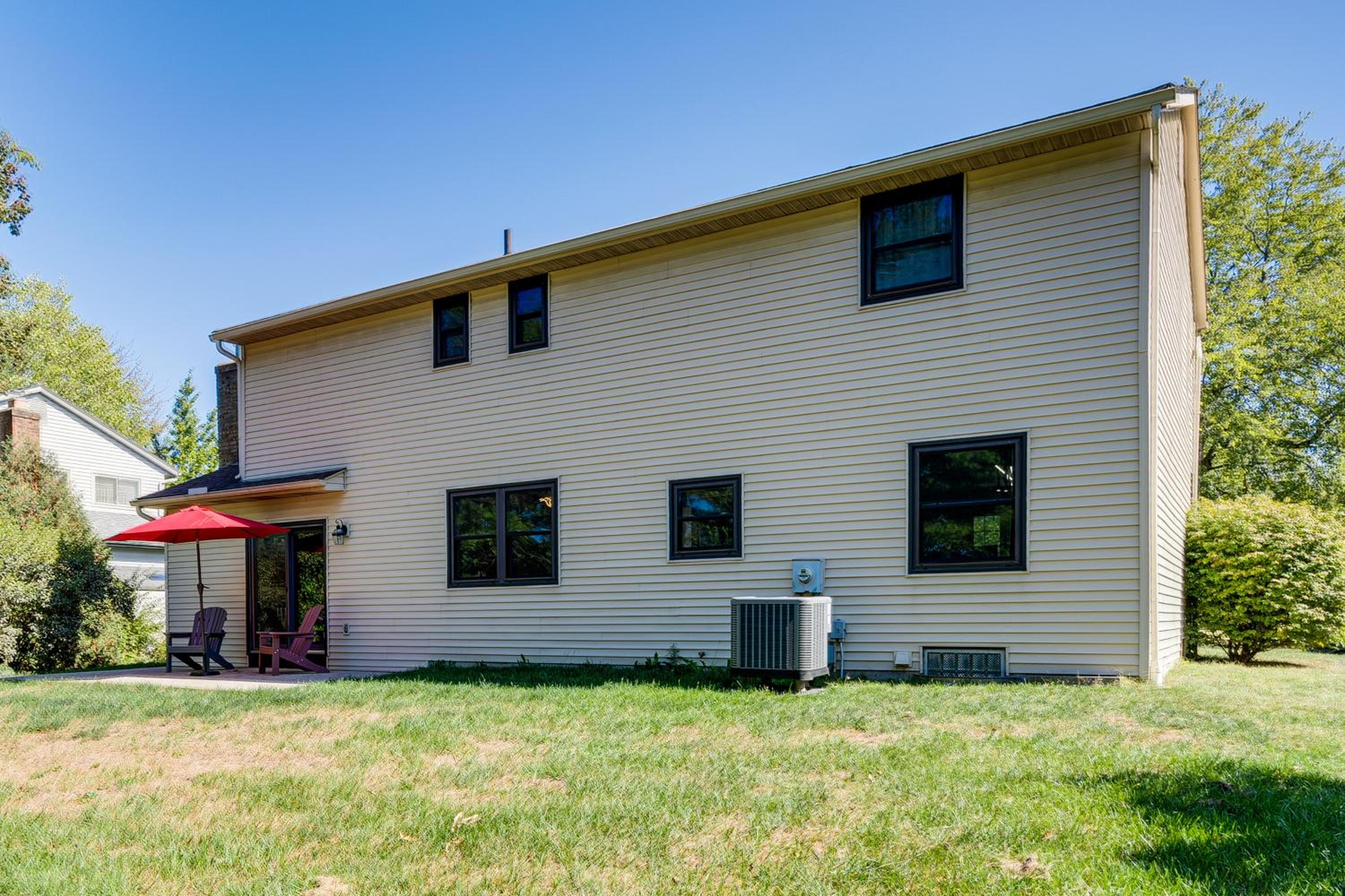 Shop, Golf and Explore Home 14 Mi to Columbus!