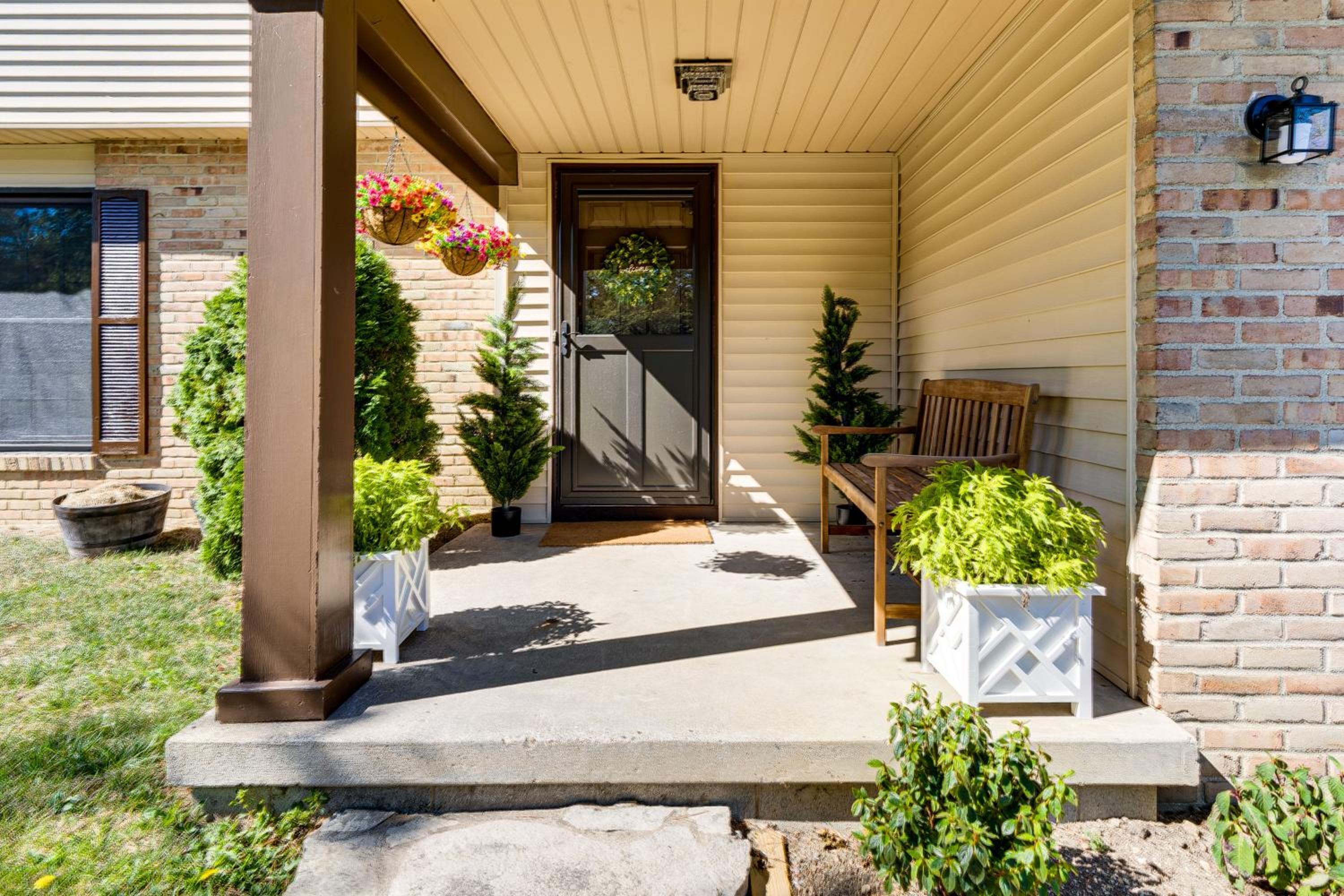 Shop, Golf and Explore Home 14 Mi to Columbus!