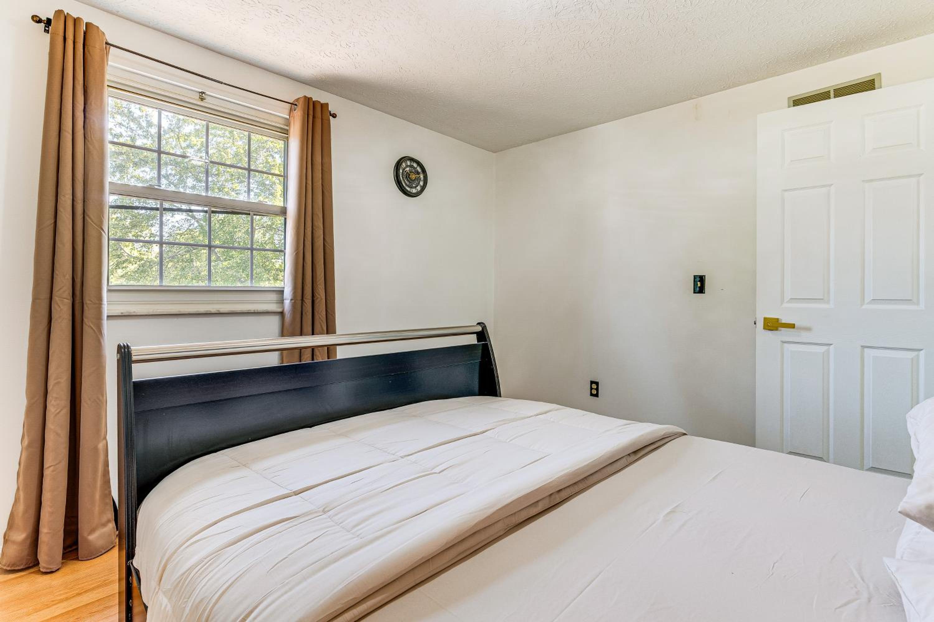 Shop, Golf and Explore Home 14 Mi to Columbus!