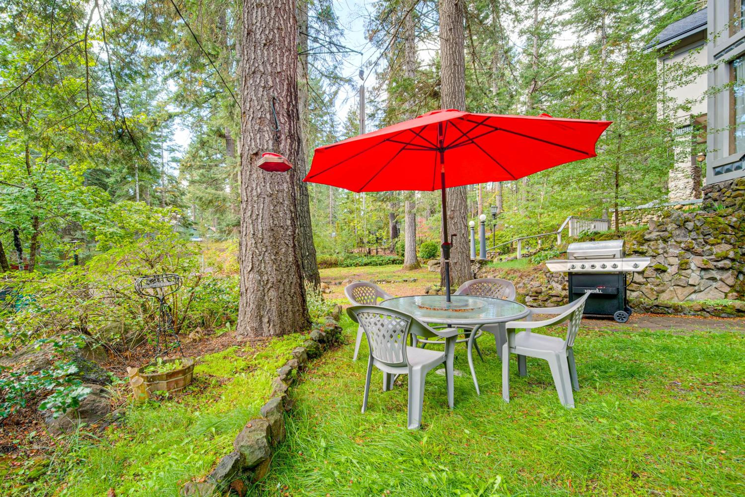 Forest Cabin by Crater Lake and Klamath Falls