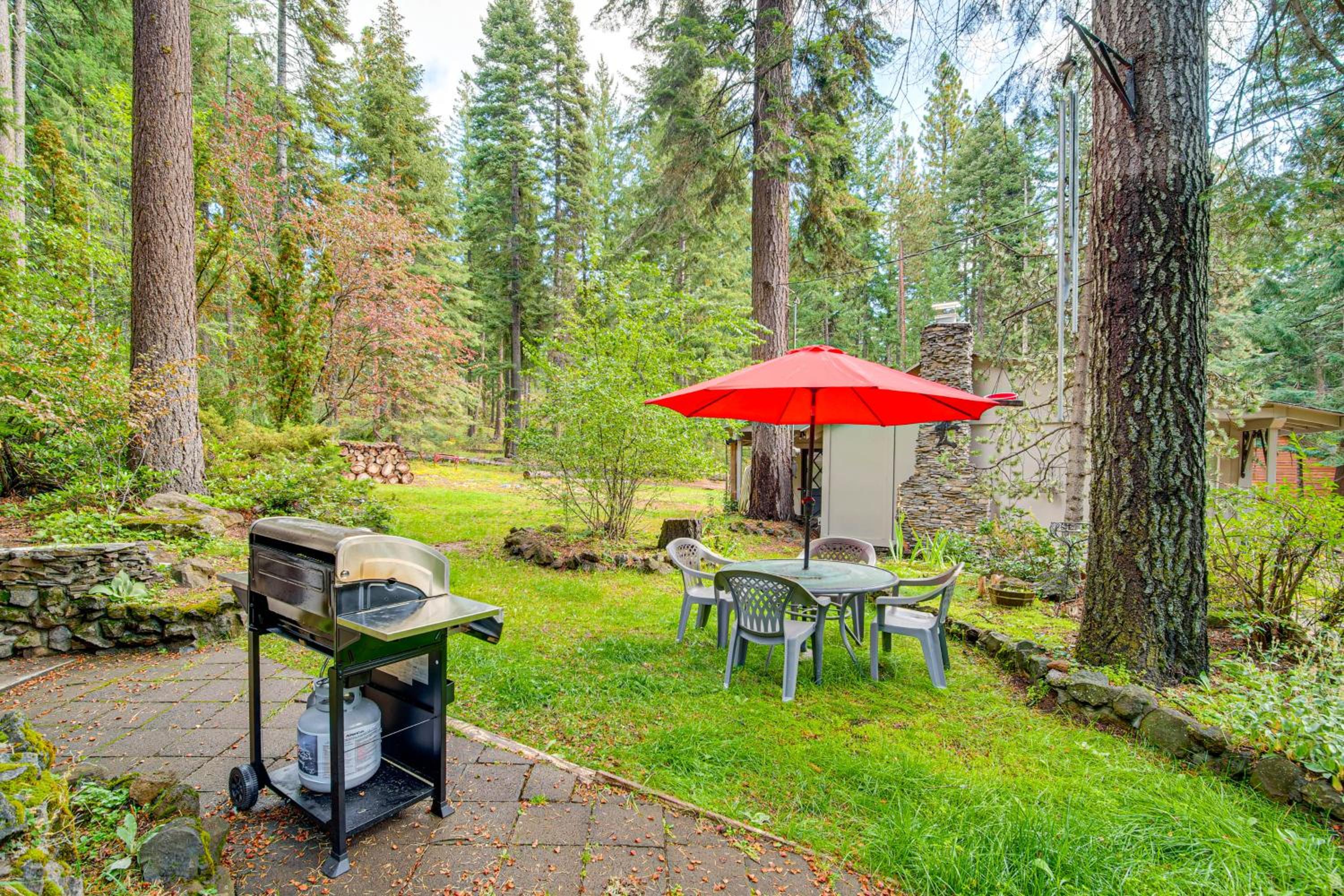 Forest Cabin by Crater Lake and Klamath Falls