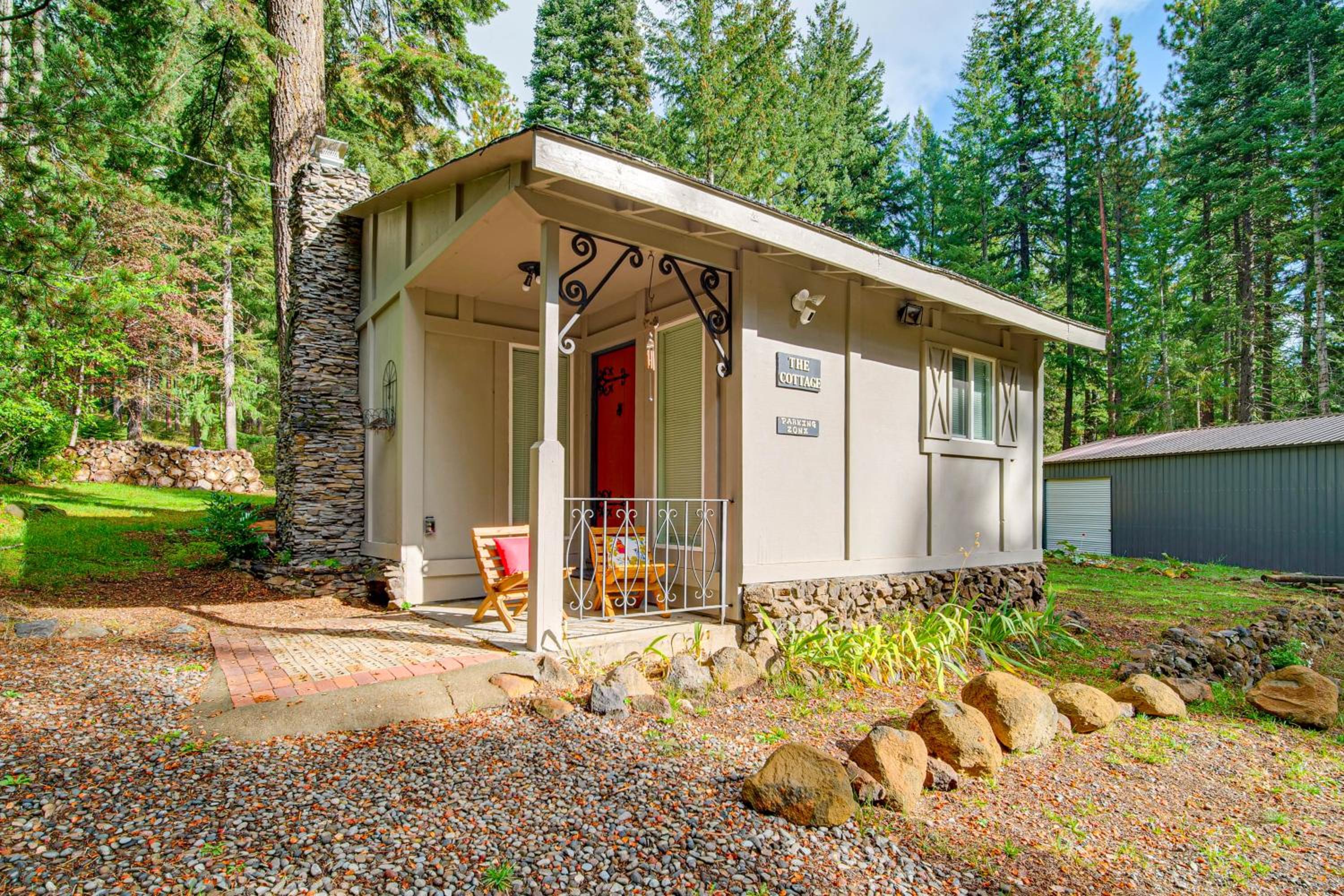 Forest Cabin by Crater Lake and Klamath Falls