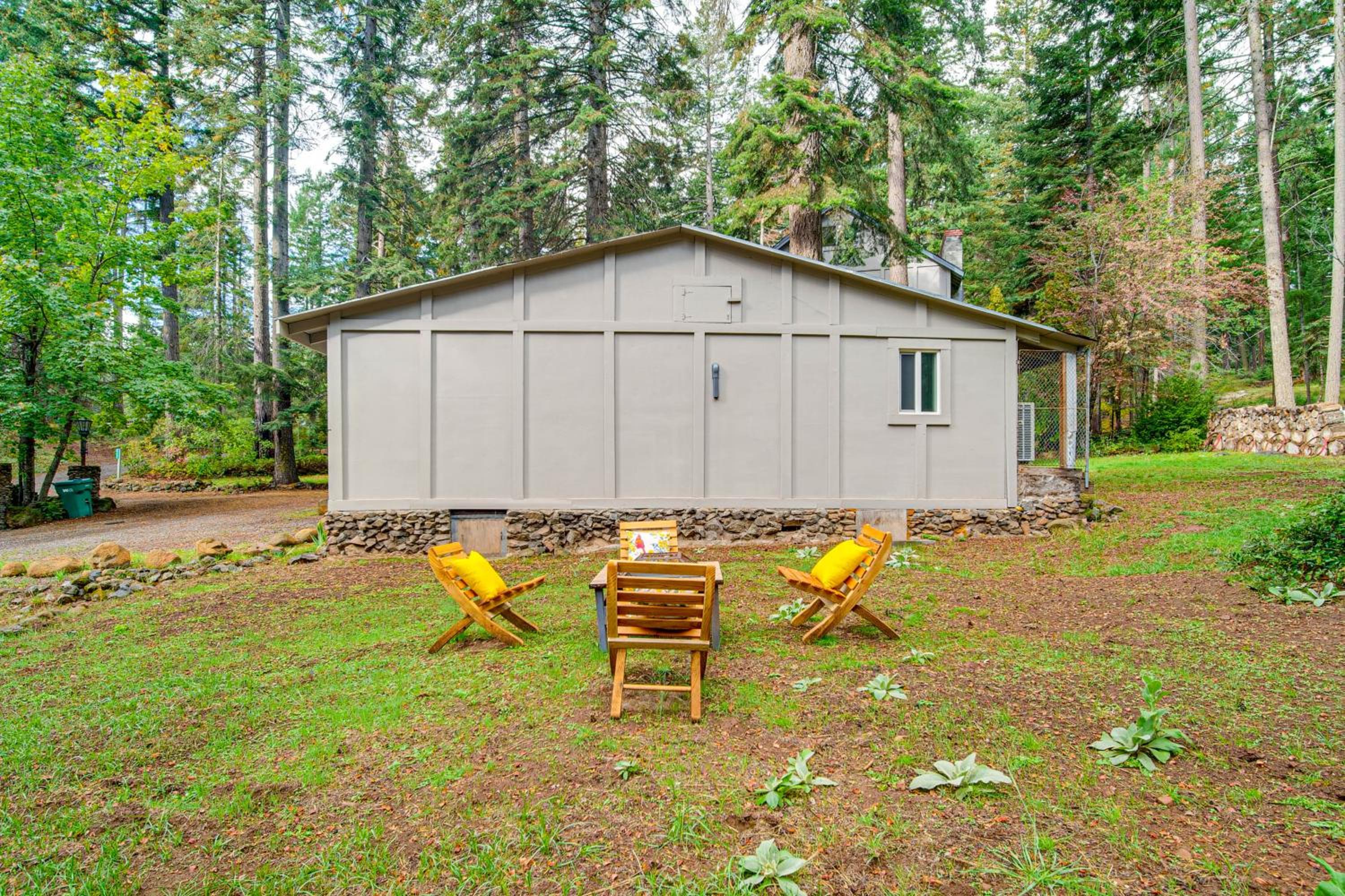 Forest Cabin by Crater Lake and Klamath Falls
