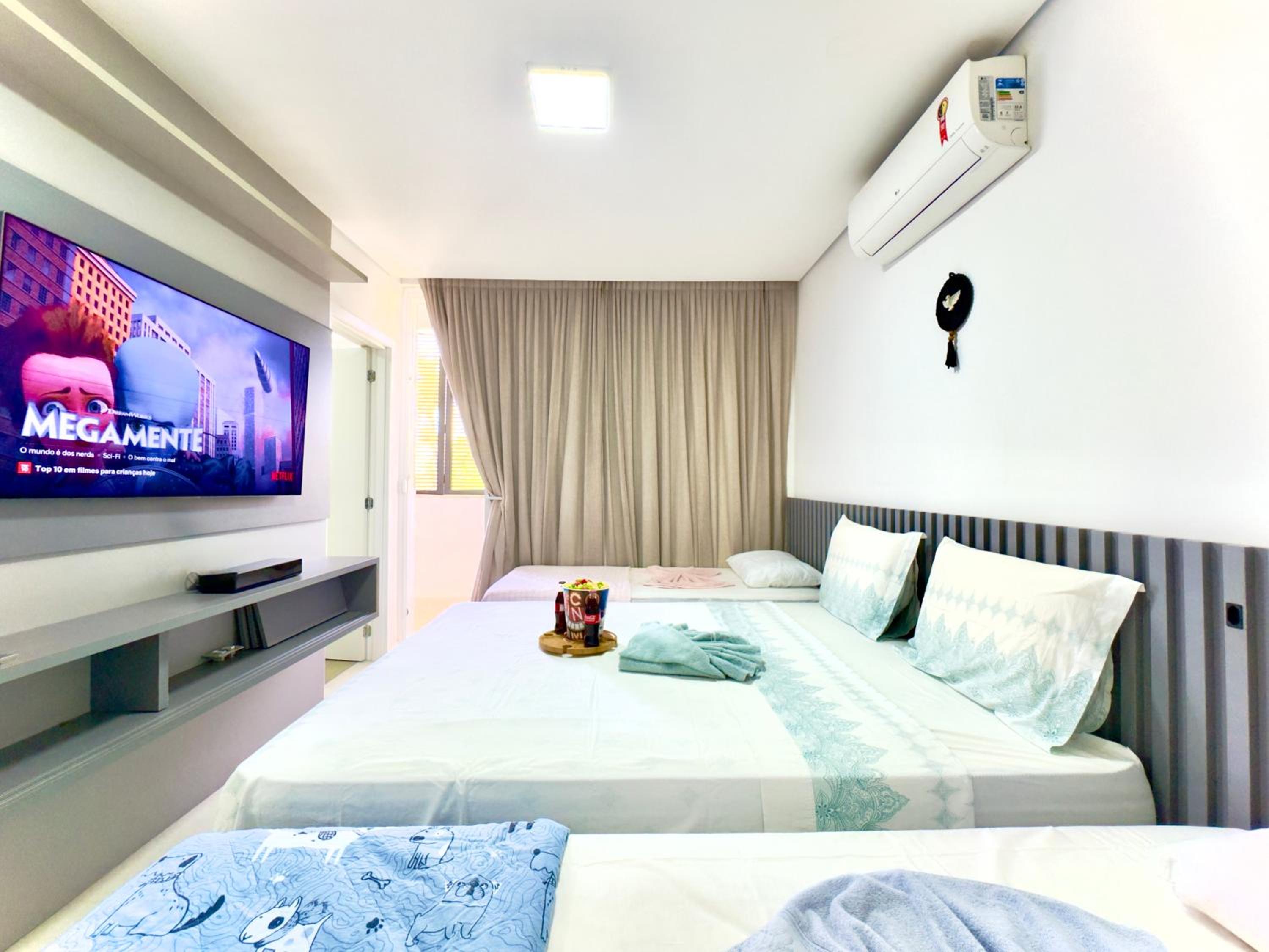 Casa Completa com Churrasqueira Wi-Fi e Garagem para 2 Carros a 400m da PRAIA Acomoda 8 Pessoas, 3 suites com Ar-Condicionado