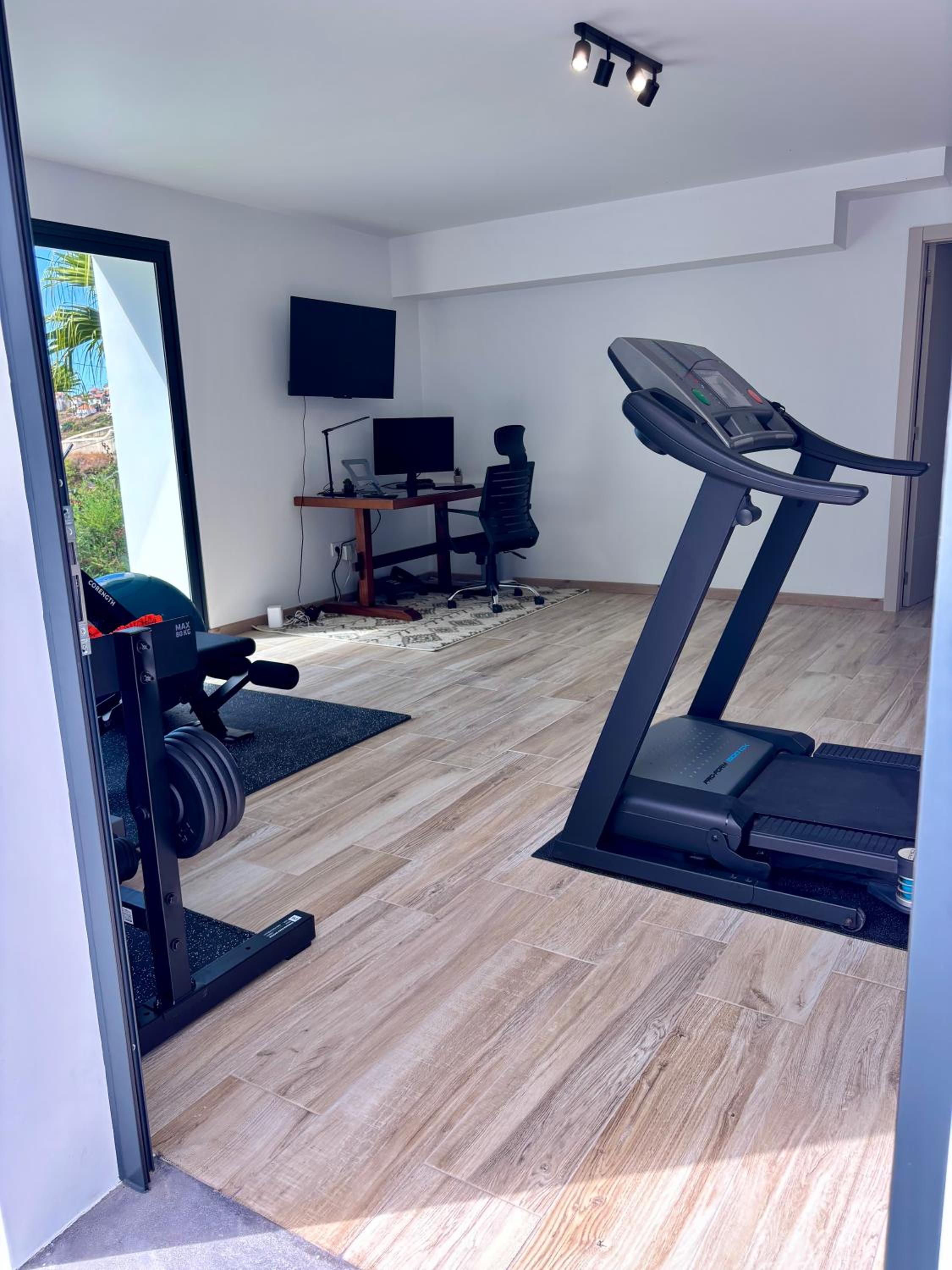 Madeira Protea Retreat- Villa with Heated Private Pool, Gym and Office