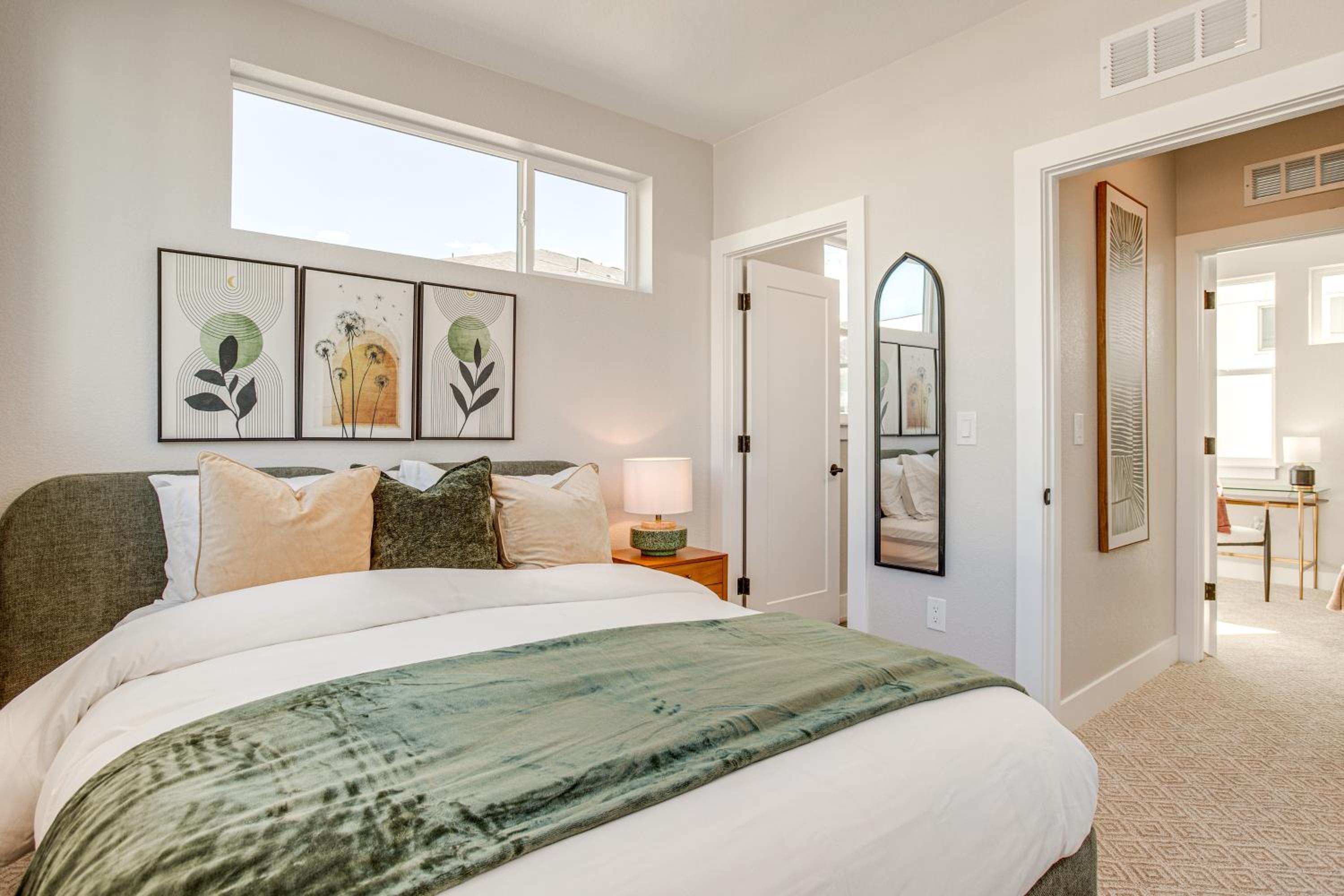 Modern Denver Gem Near DU, Parks and Shops!