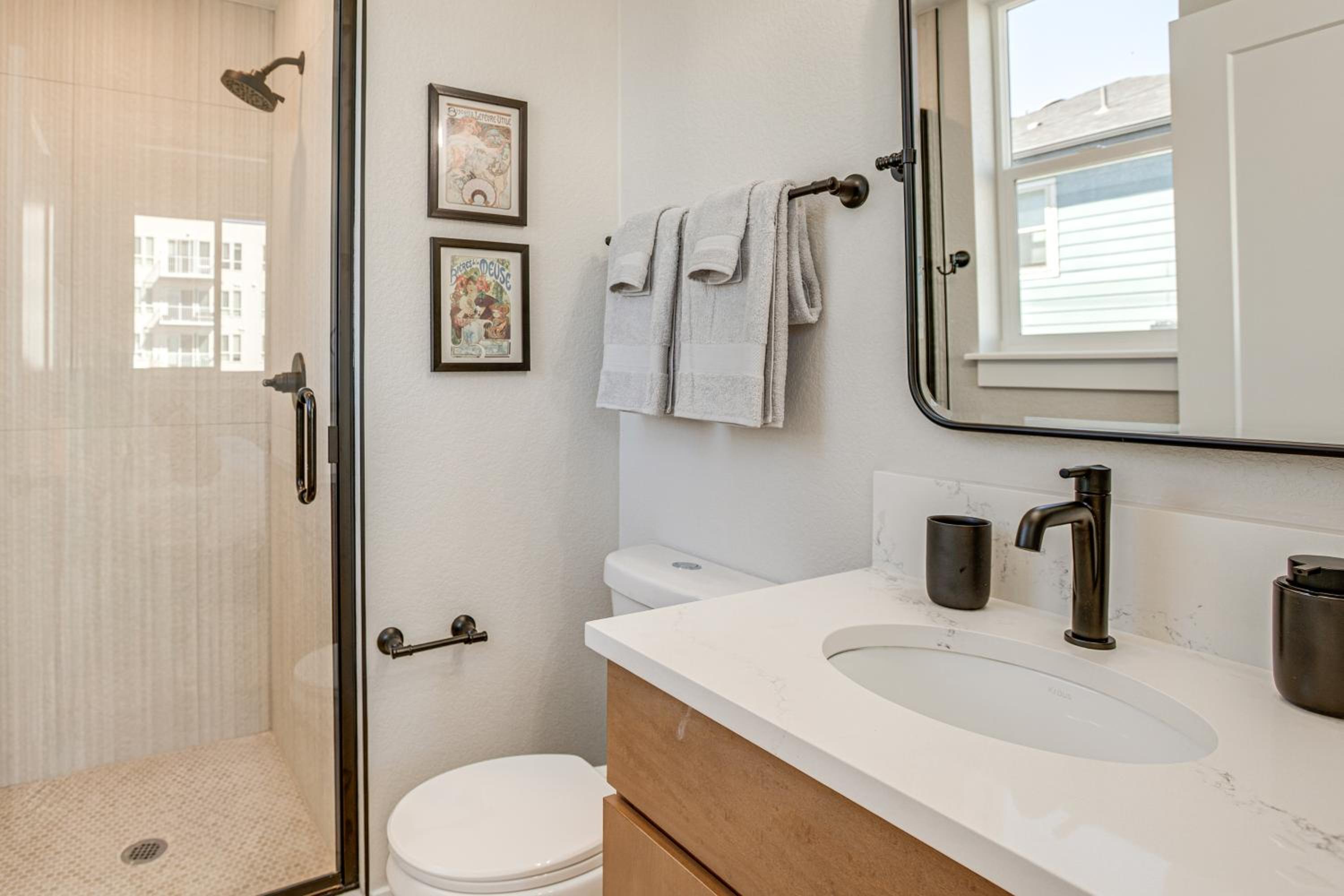 Modern Denver Gem Near DU, Parks and Shops!