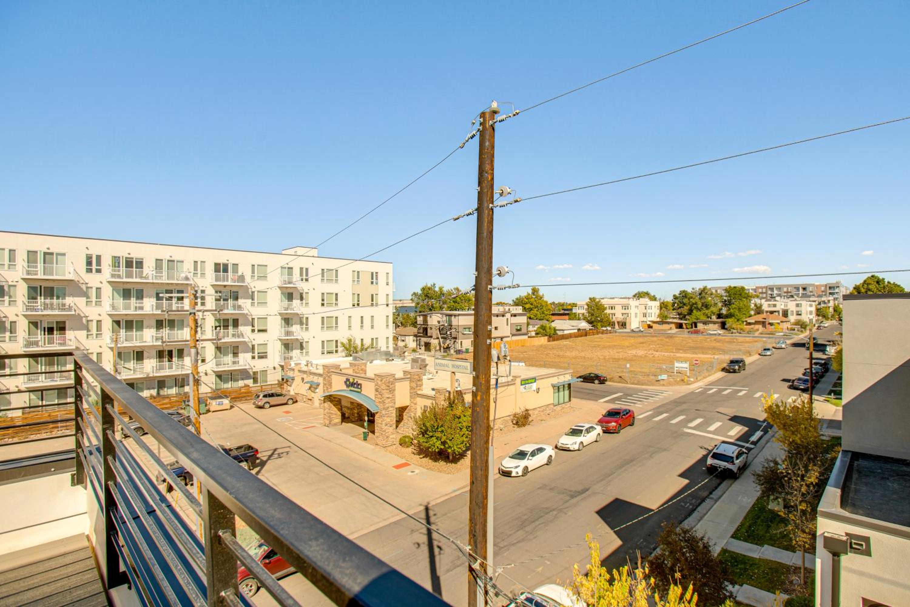 Modern Denver Gem Near DU, Parks and Shops!