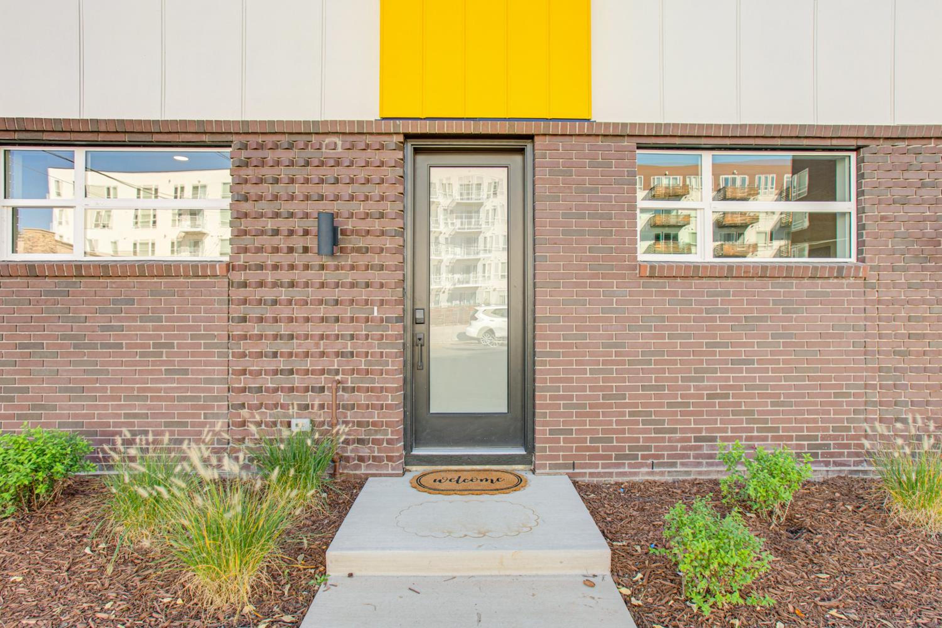 Modern Denver Gem Near DU, Parks and Shops!