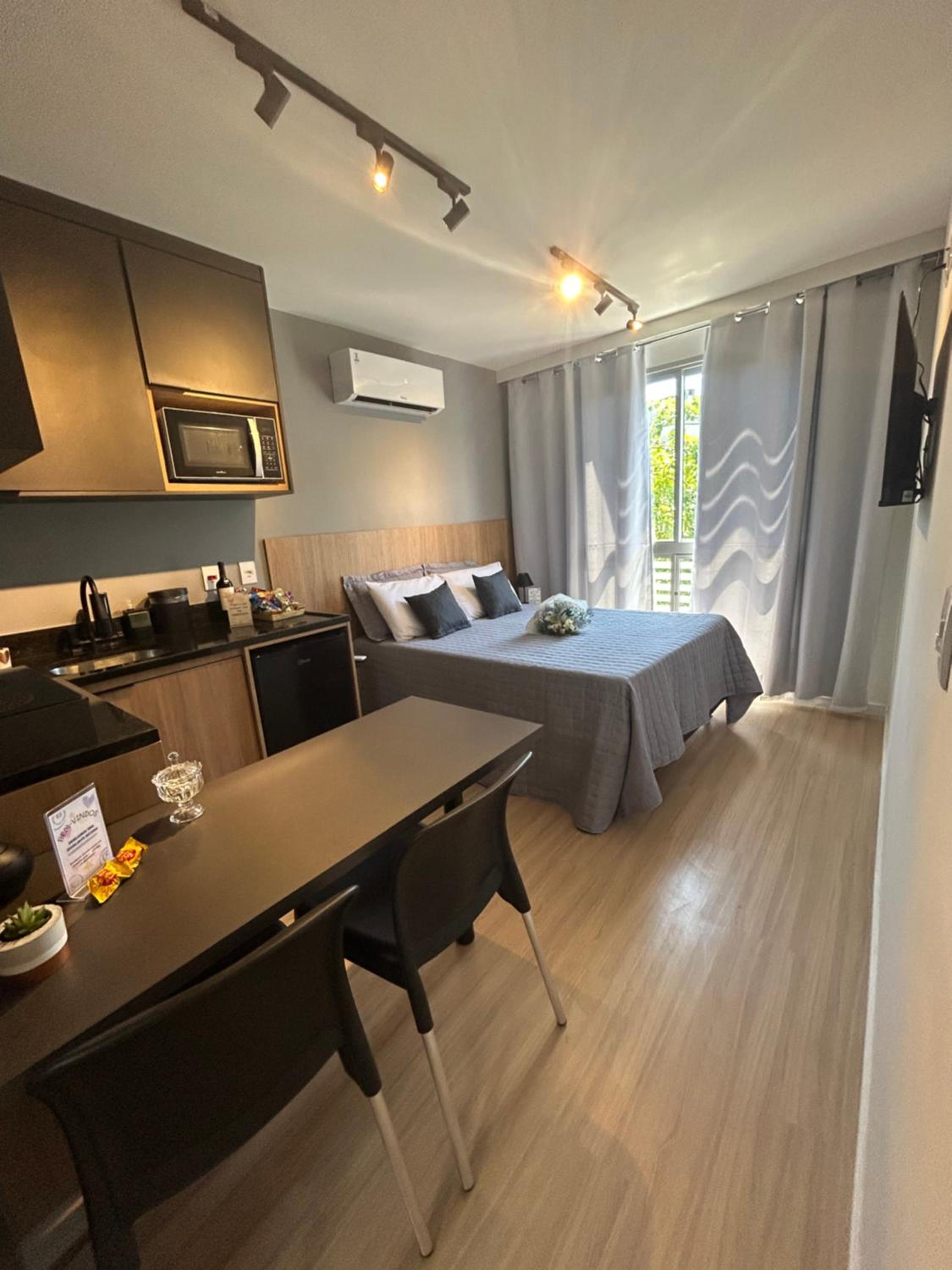 Uni Home 405 - COM ESTACIONAMENTO GRATUITO - Studio moderno e novo perto do MAC - Boa Viagem