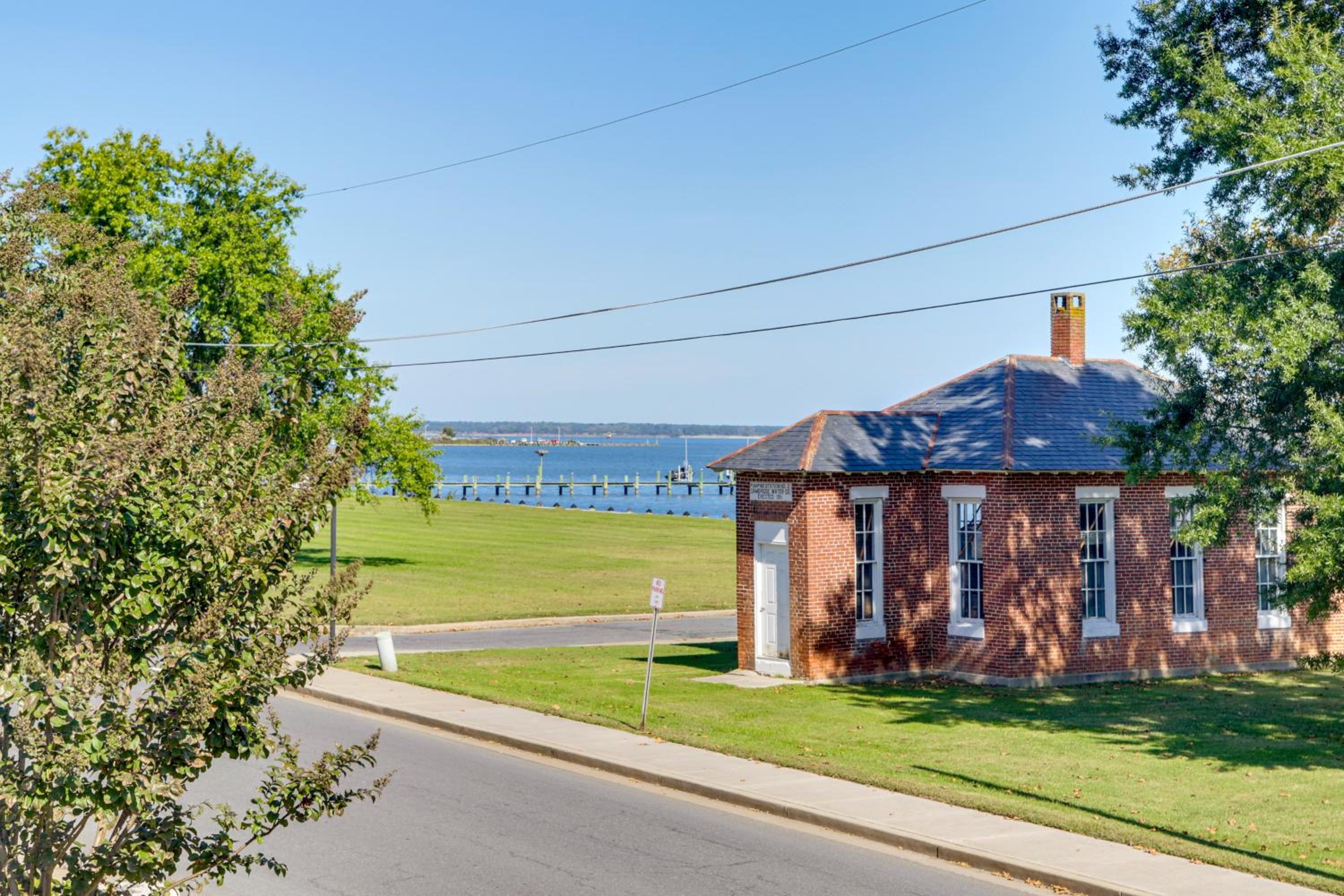 Steps to Marina and Park Waterfront Cambridge Home!