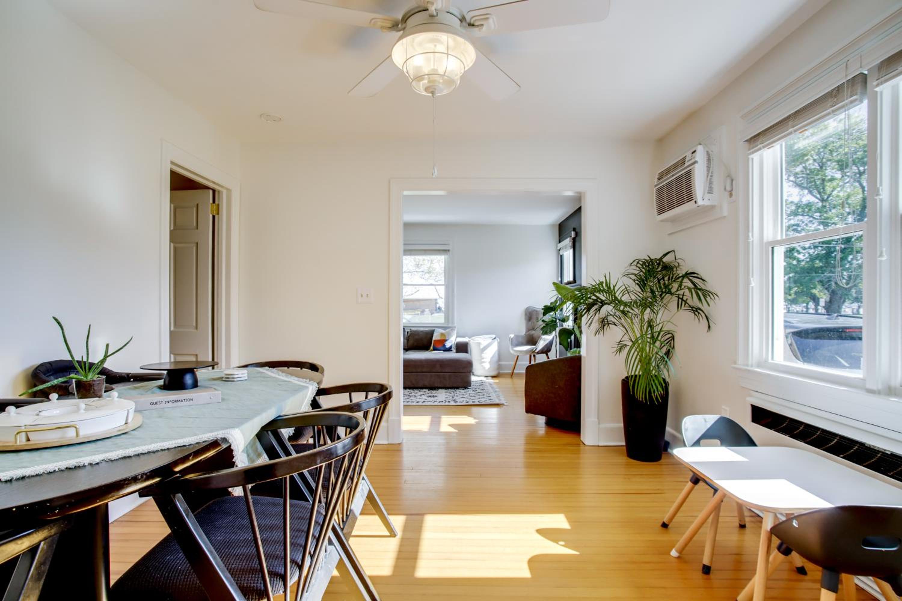 Steps to Marina and Park Waterfront Cambridge Home!