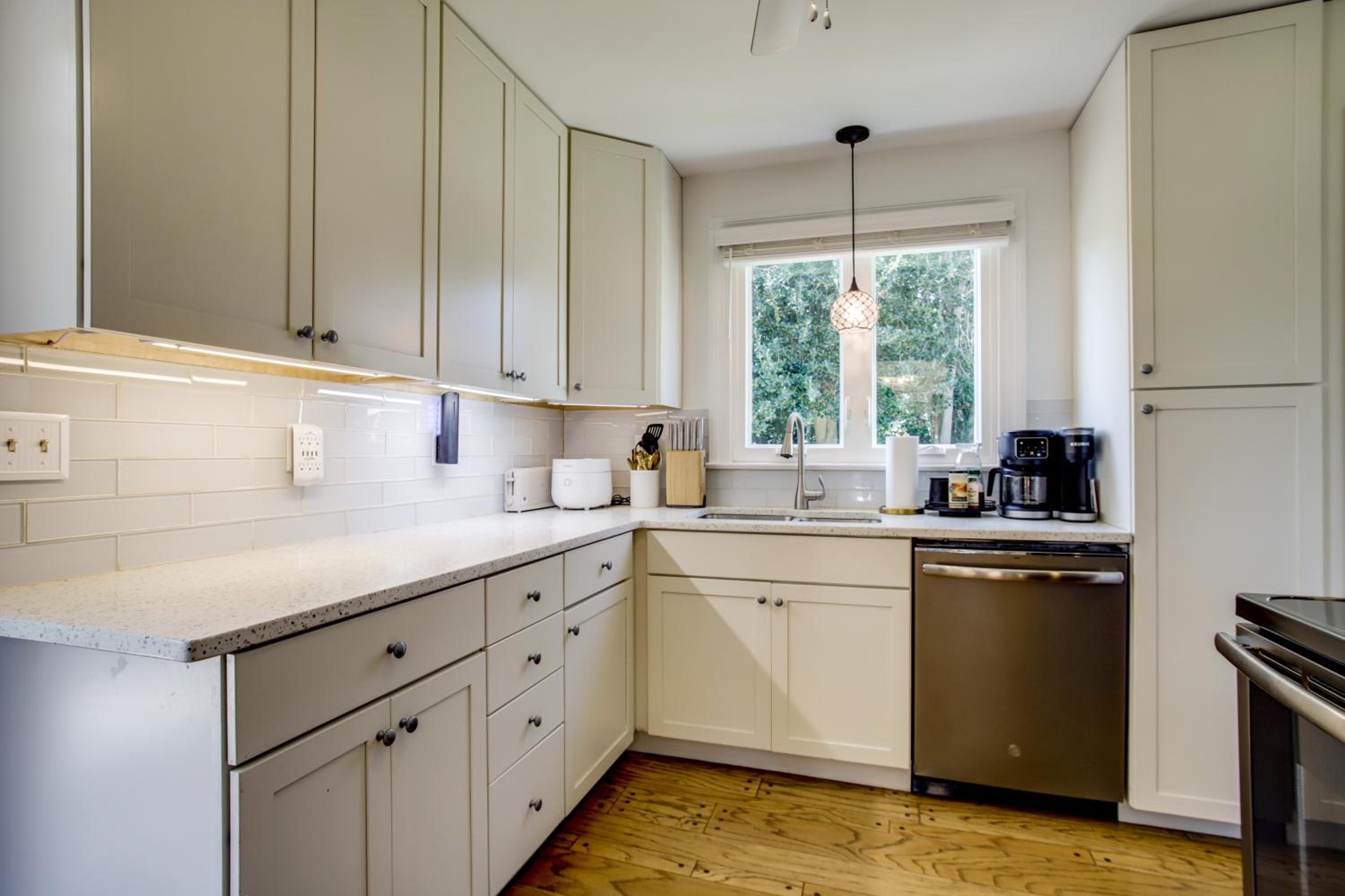 Steps to Marina and Park Waterfront Cambridge Home!