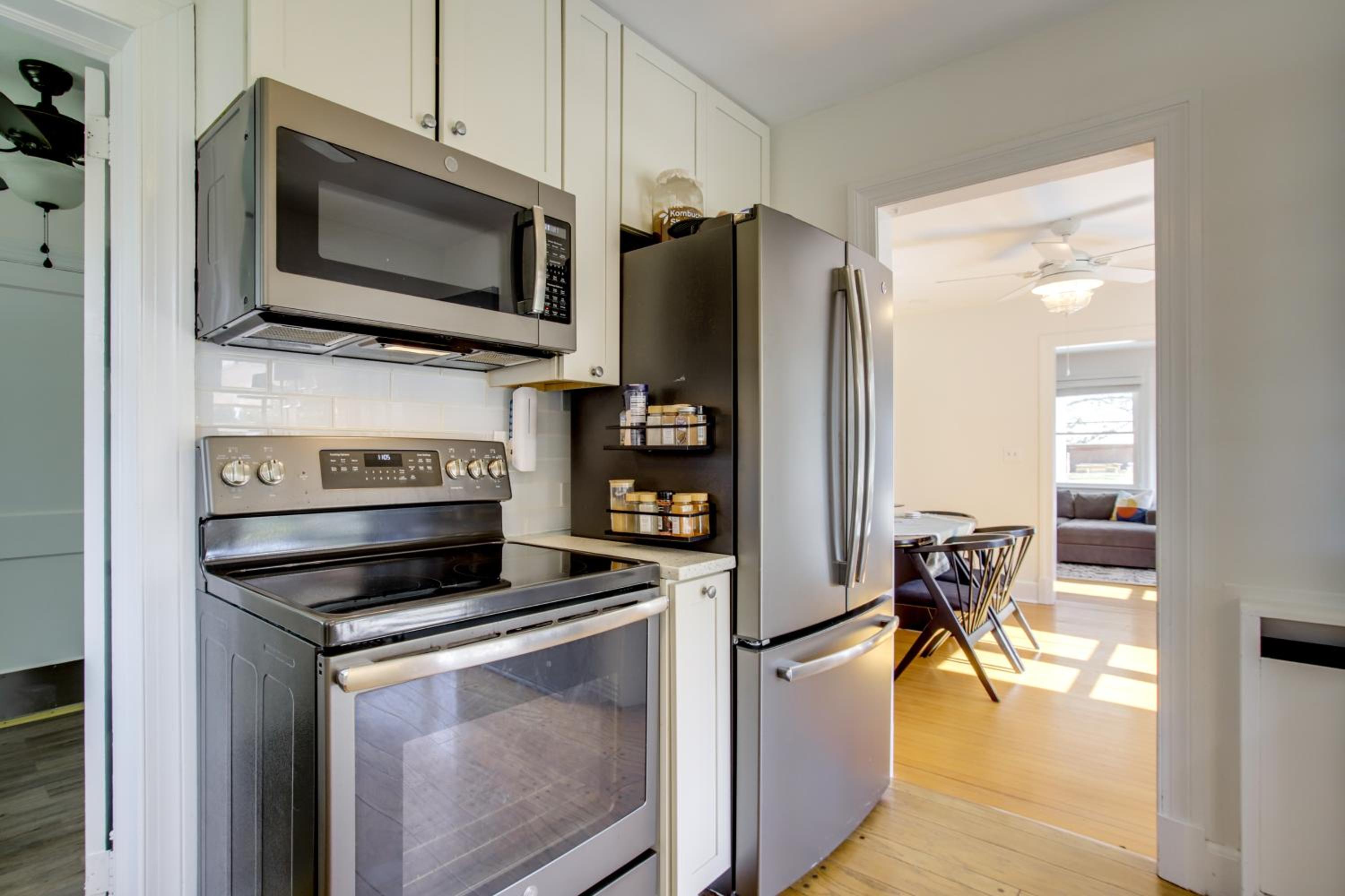 Steps to Marina and Park Waterfront Cambridge Home!