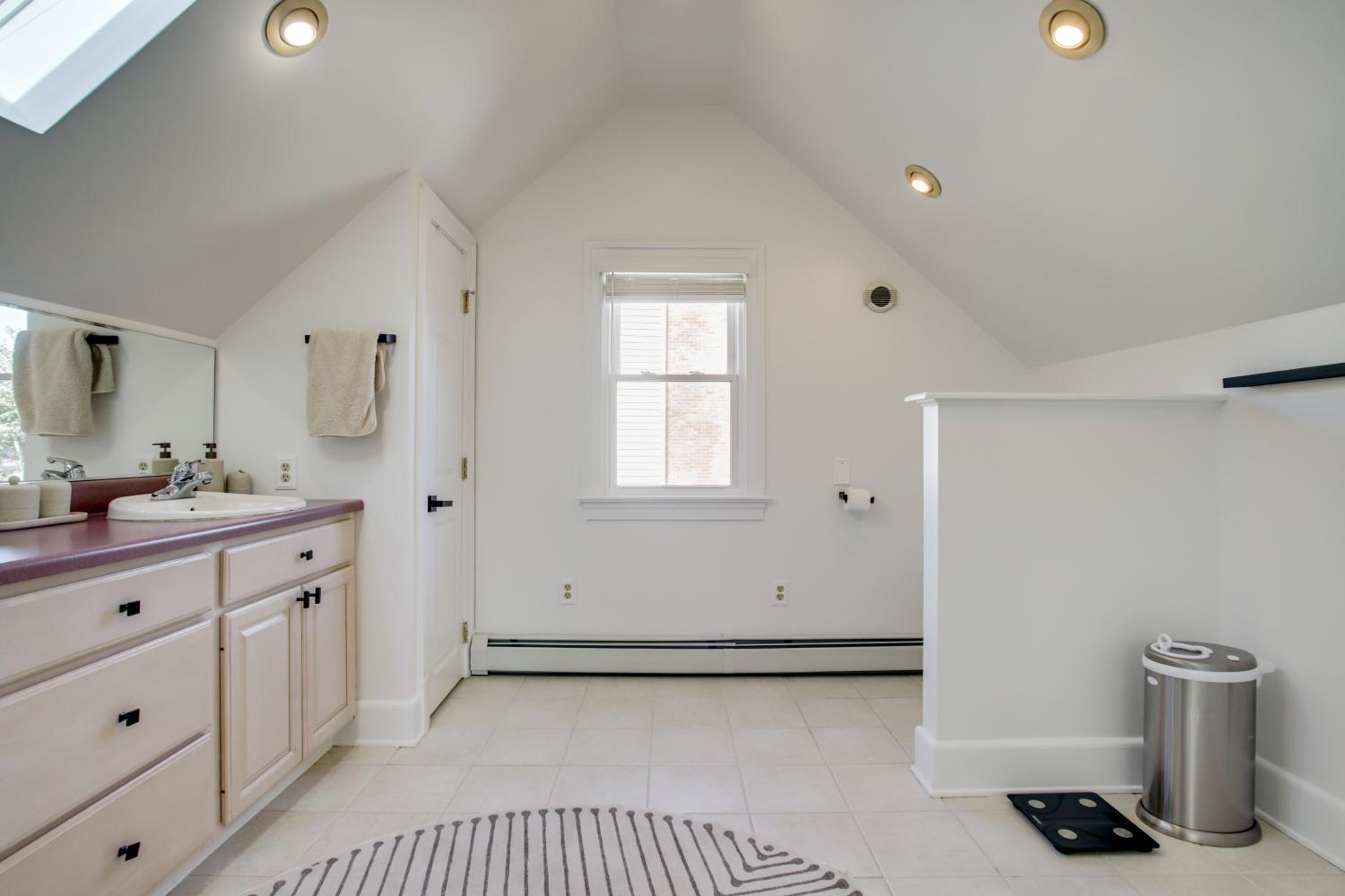 Steps to Marina and Park Waterfront Cambridge Home!