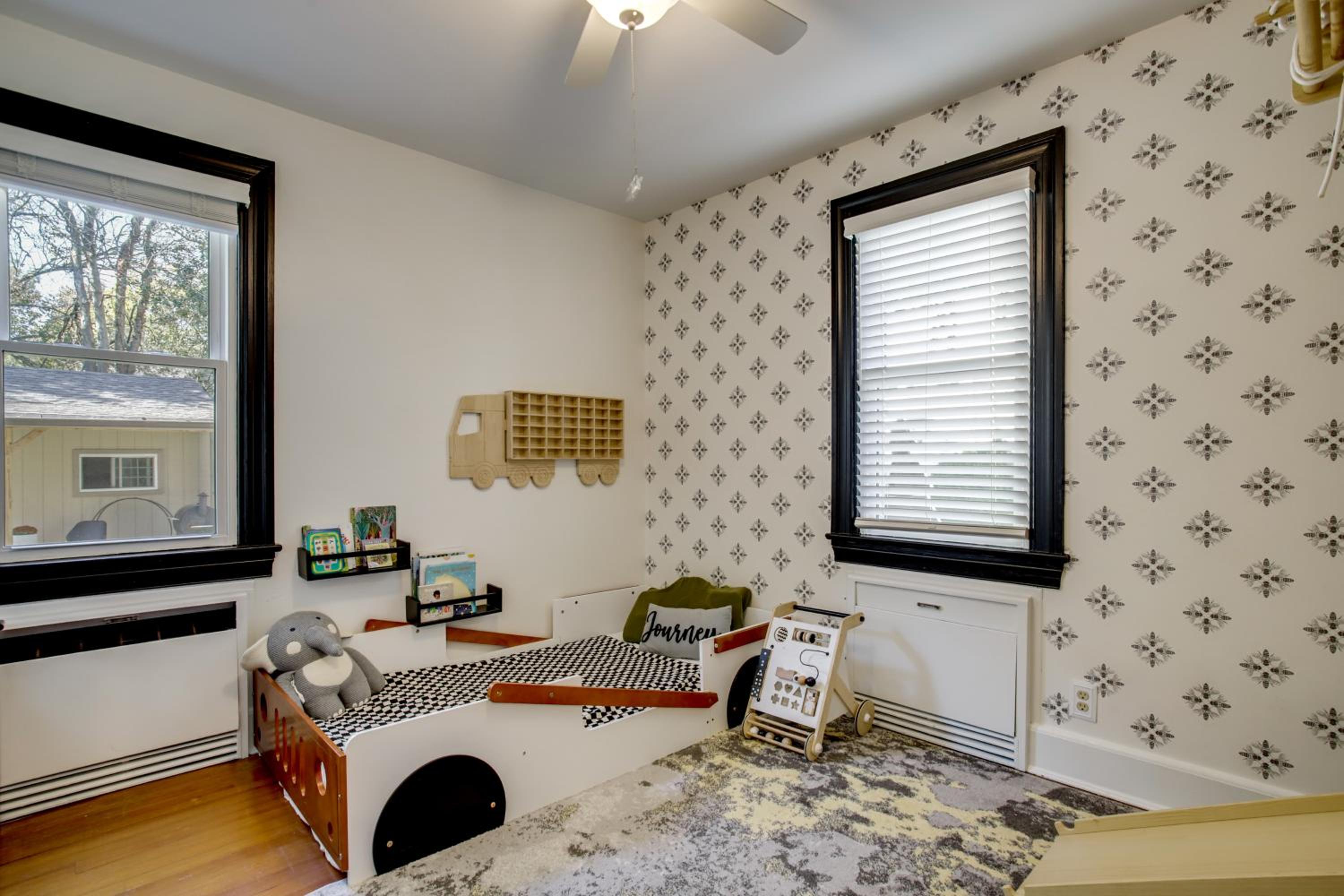 Steps to Marina and Park Waterfront Cambridge Home!