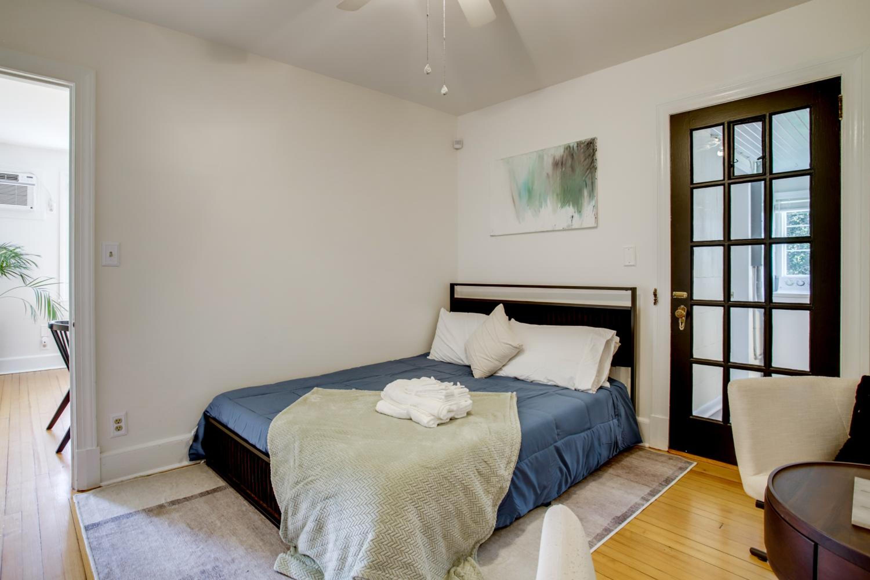 Steps to Marina and Park Waterfront Cambridge Home!
