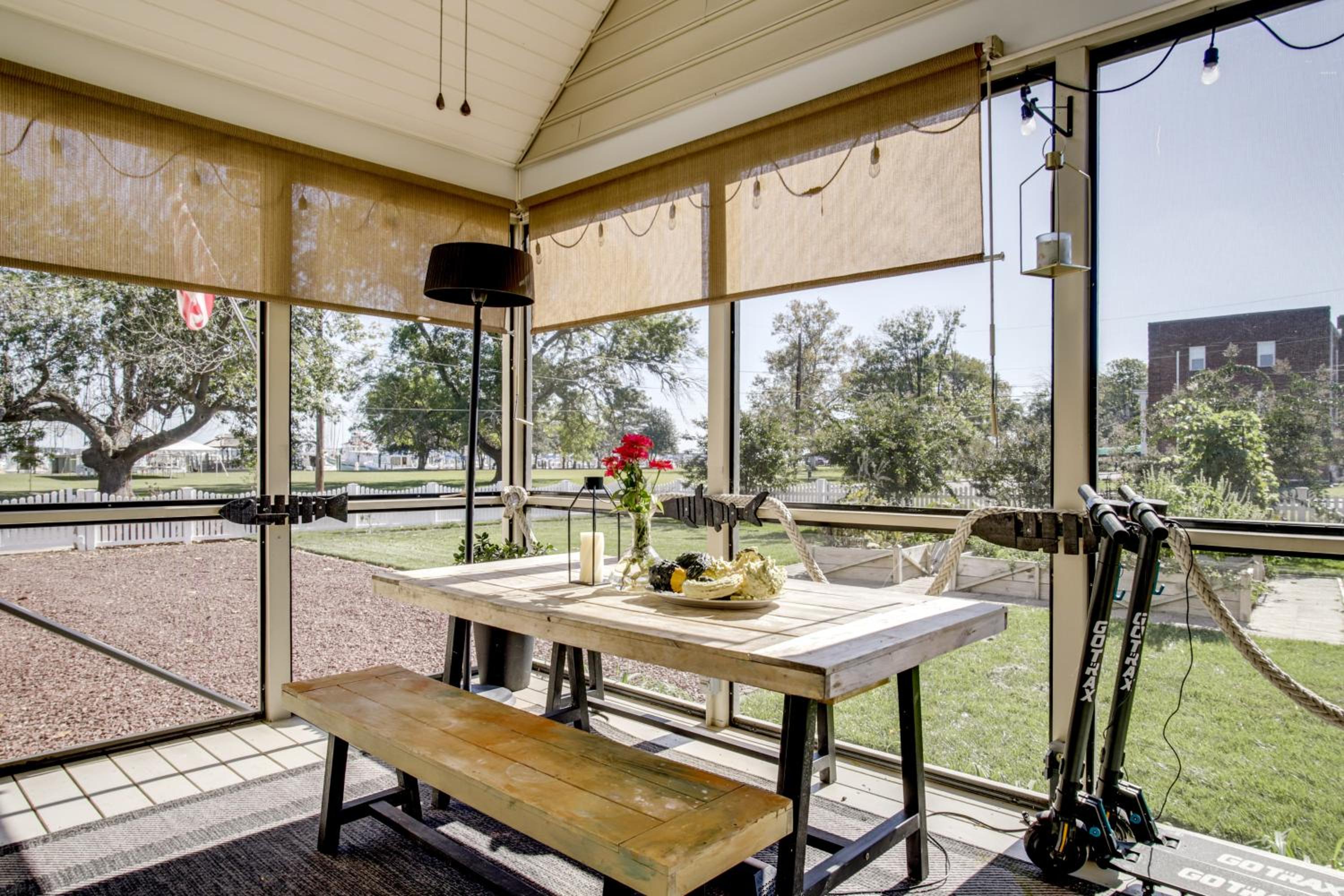 Steps to Marina and Park Waterfront Cambridge Home!
