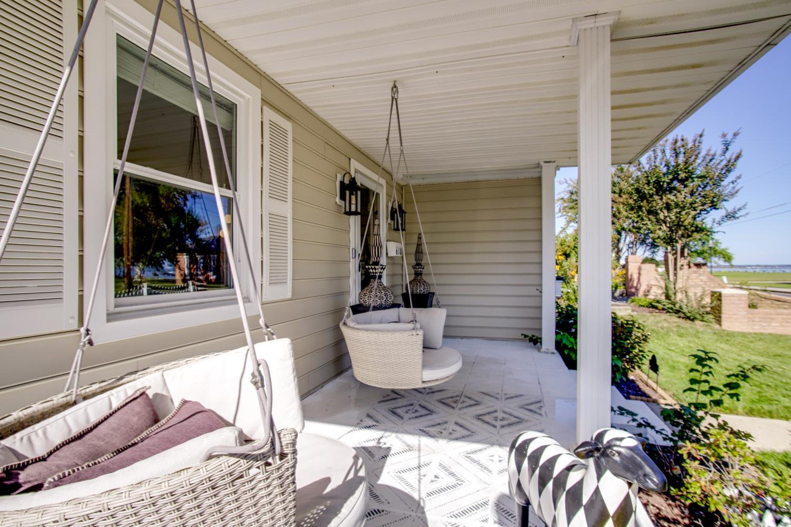 Steps to Marina and Park Waterfront Cambridge Home!
