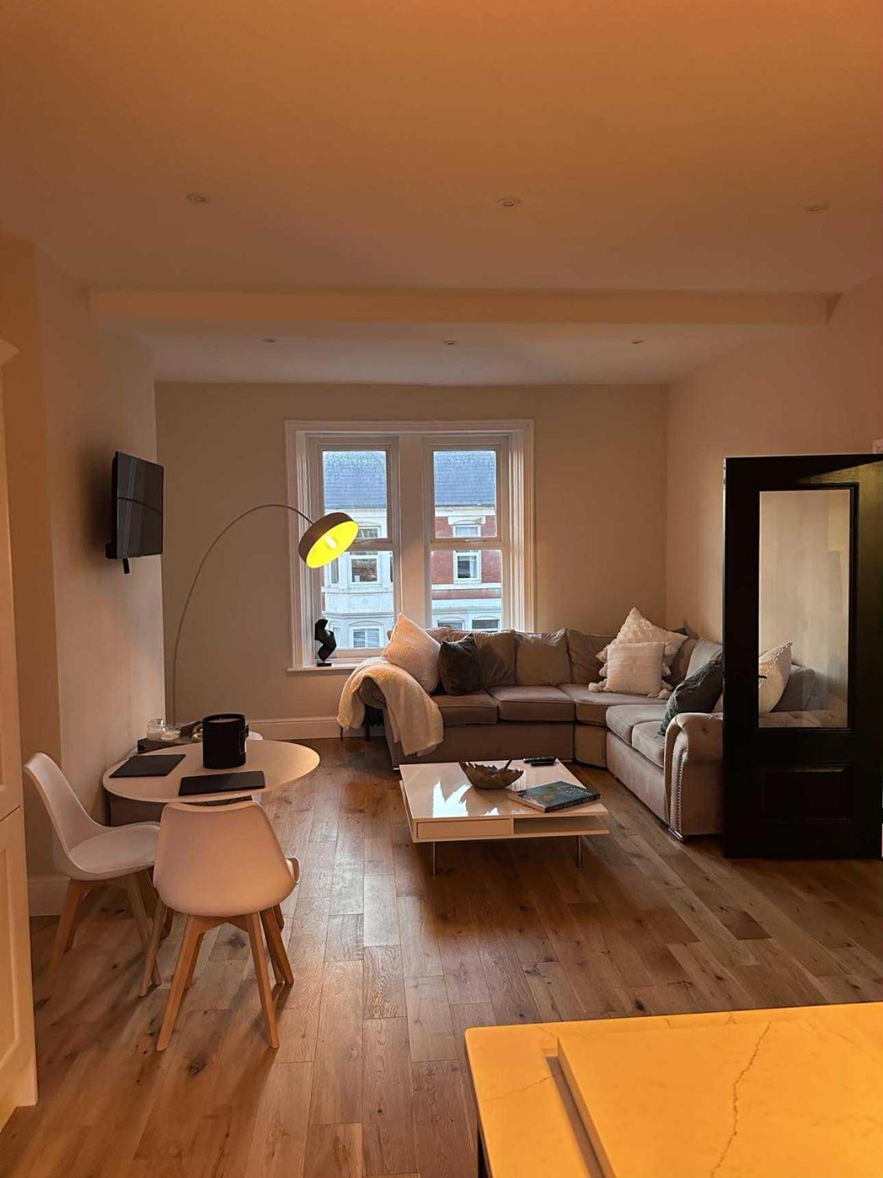 Modern 2 Bed 2 Bath Apartment in Prime Jesmond Location