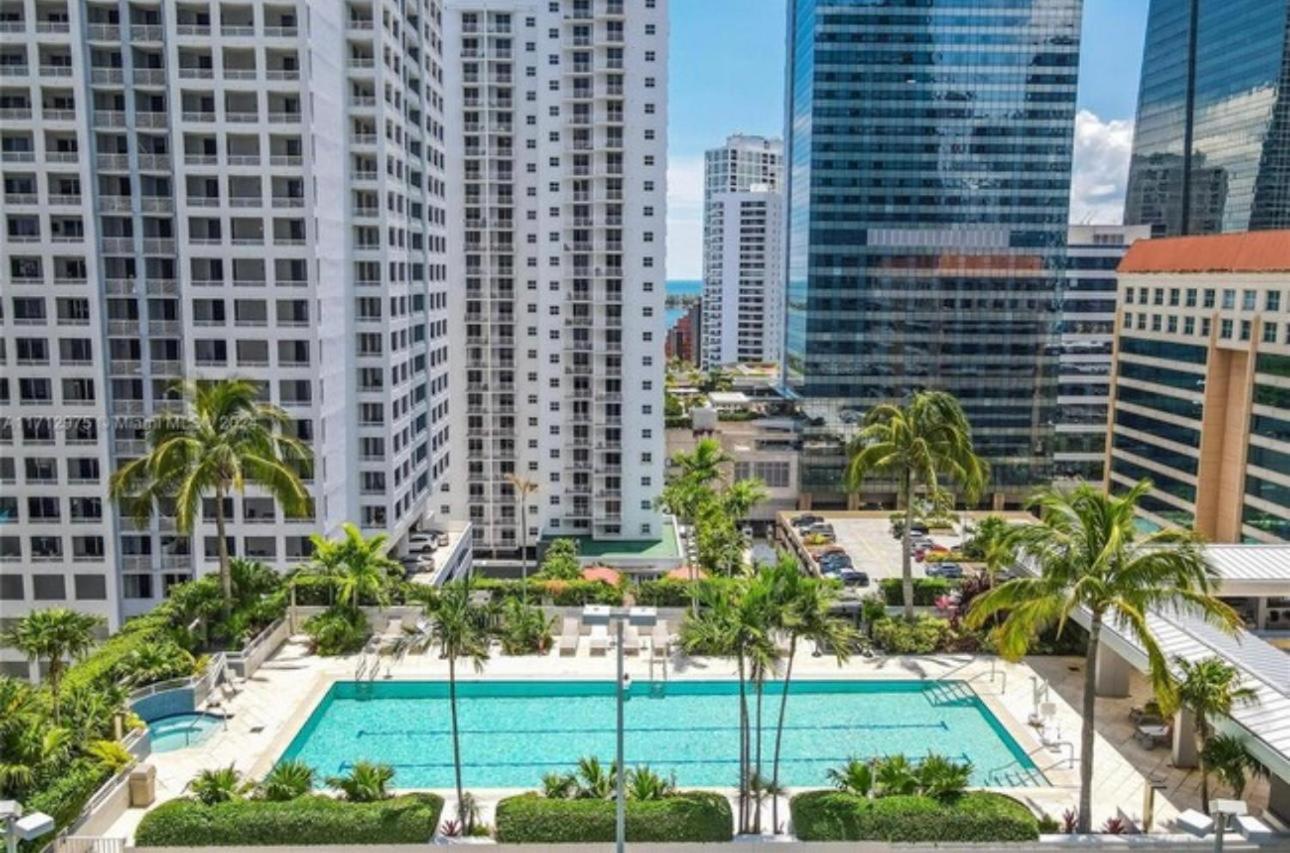 Brickell Apartment with Free Parking by Palermo Home Miami