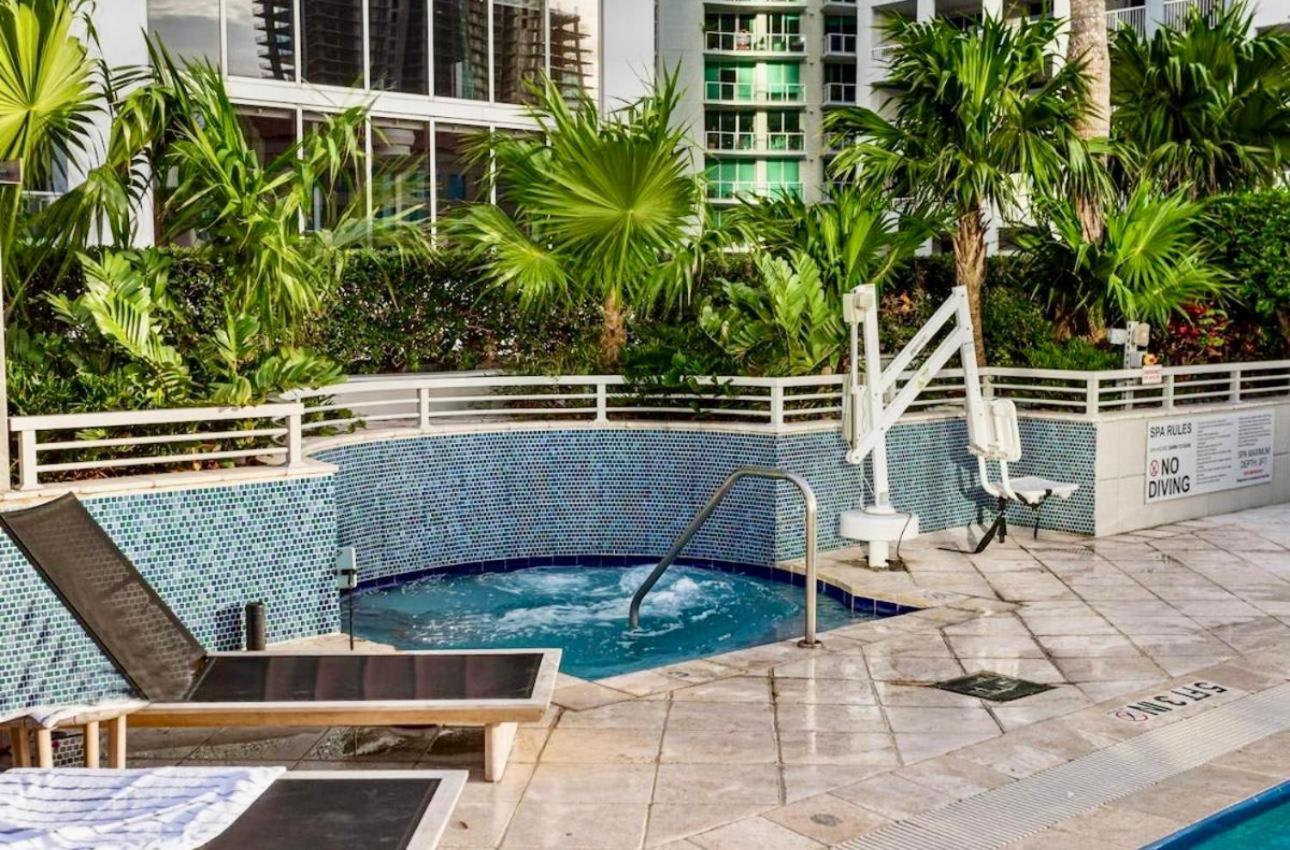 Brickell Apartment with Free Parking by Palermo Home Miami