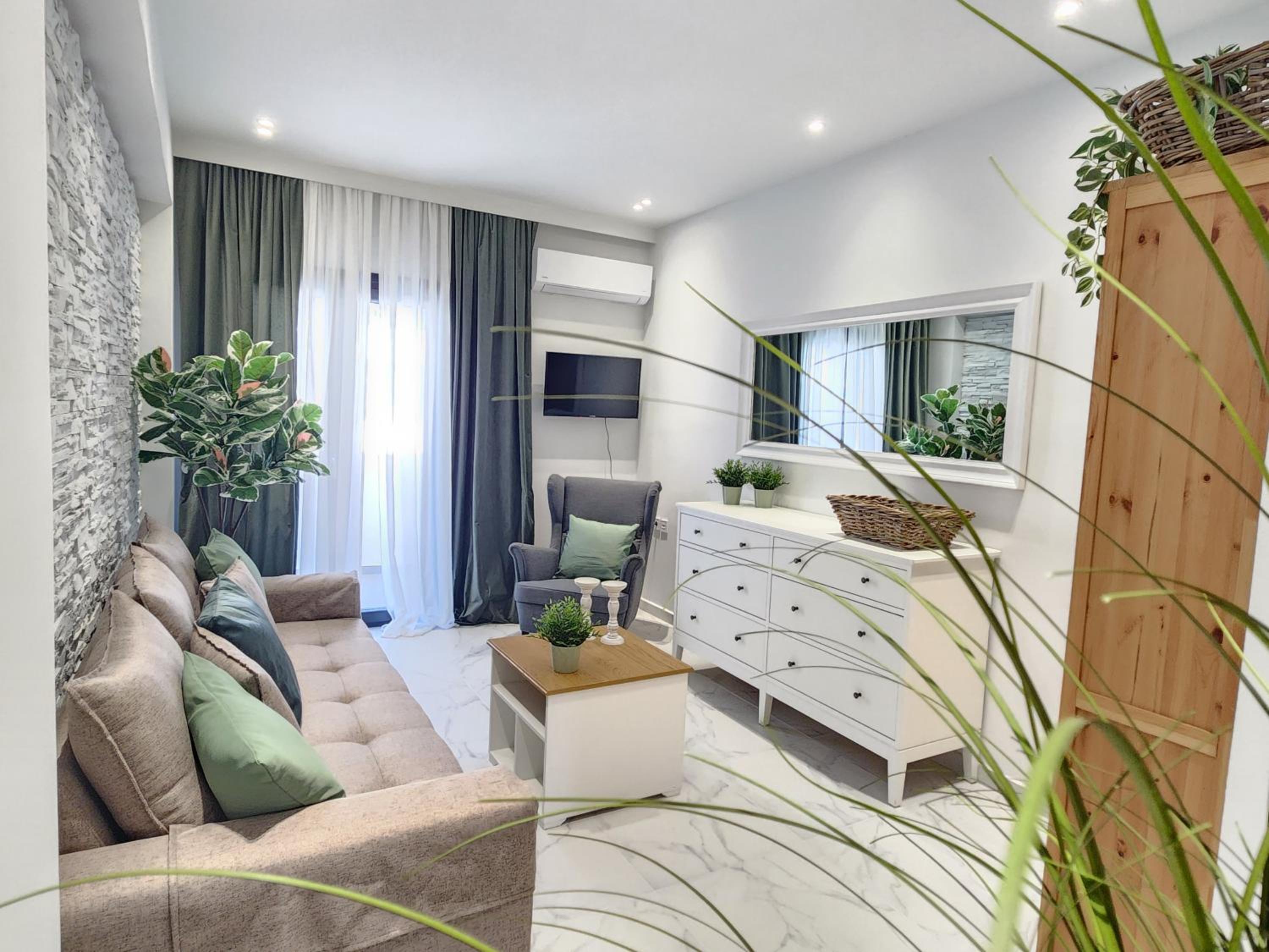 Miracle Luxury Suites