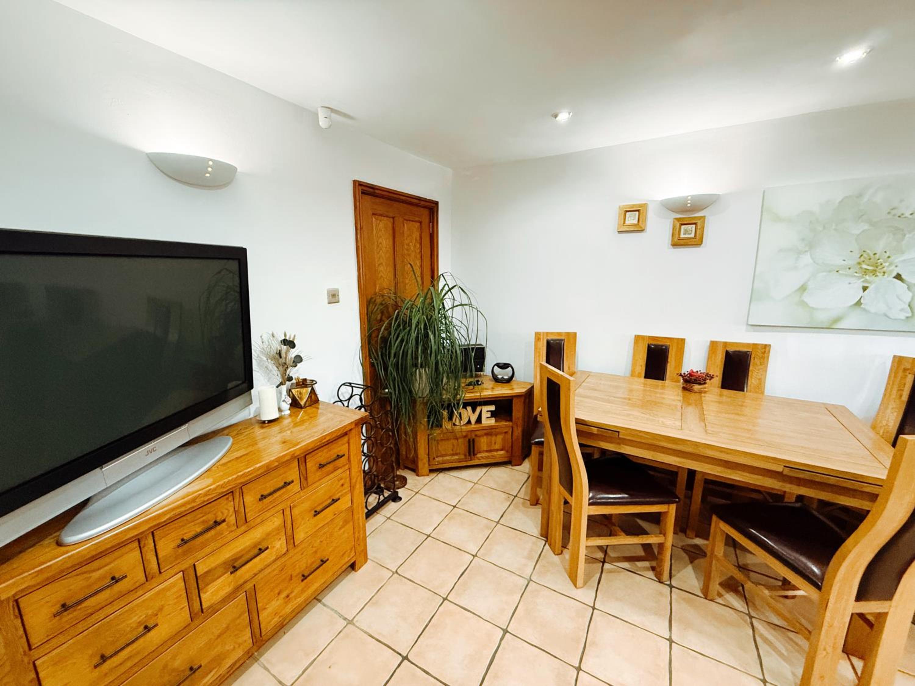 DAINTY HOME STAY - 6 BDR Contractors, Family & Group